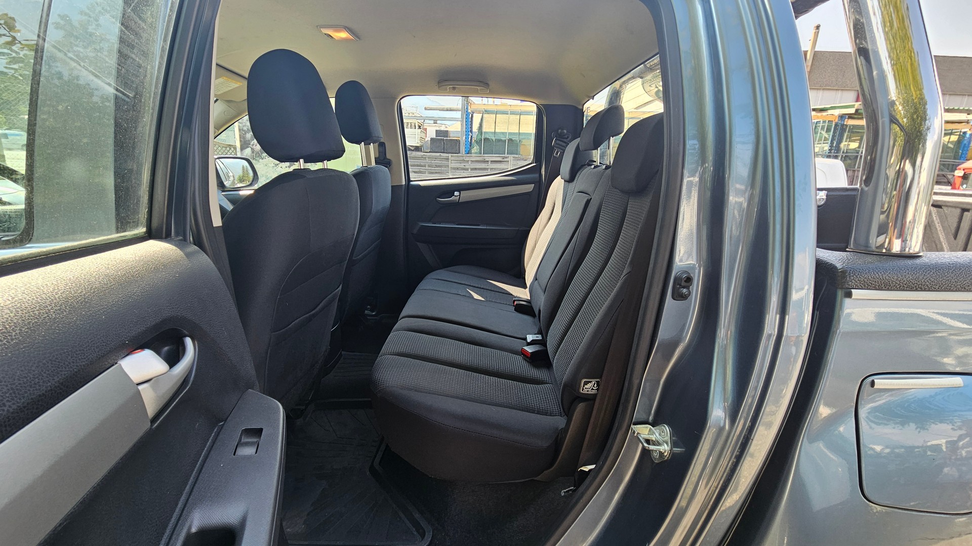 ISUZU D-MAX 2.5 Crew Cab Solar 4x4-image-6