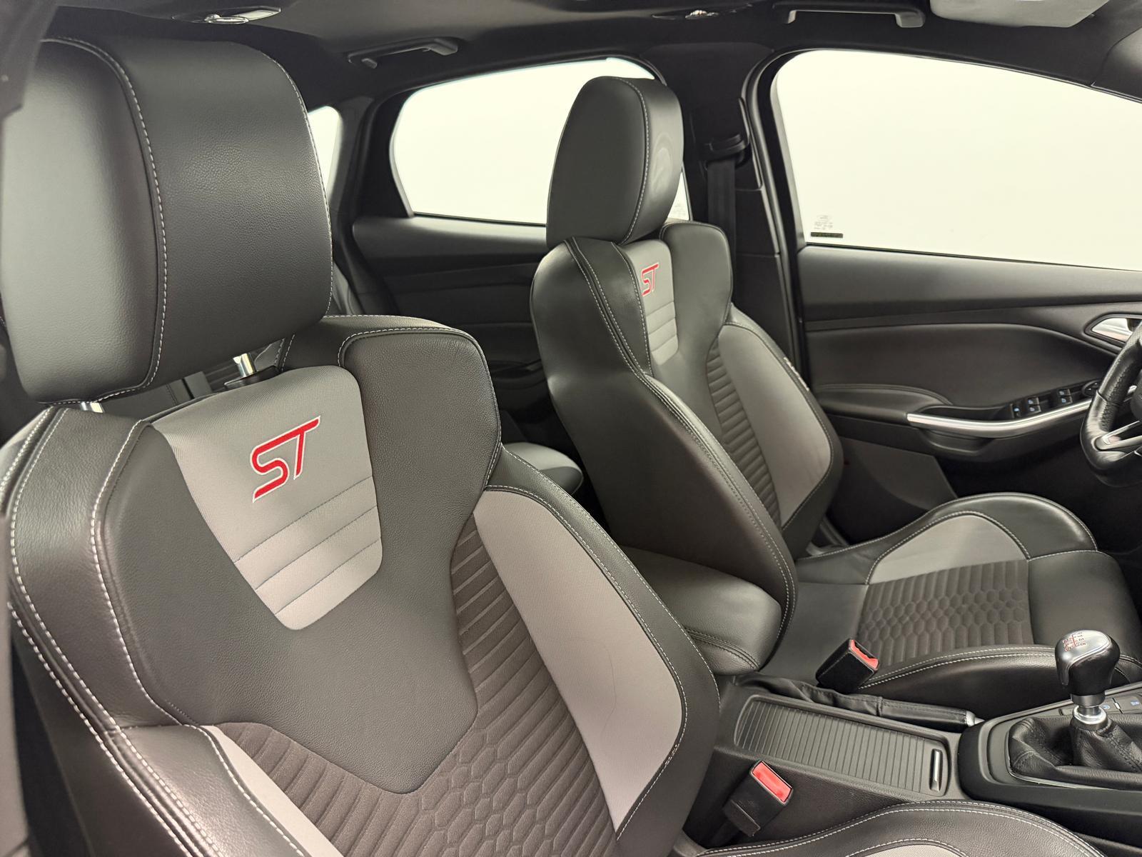 FORD Focus 2.0i EcoB SCTi ST-1-image-12