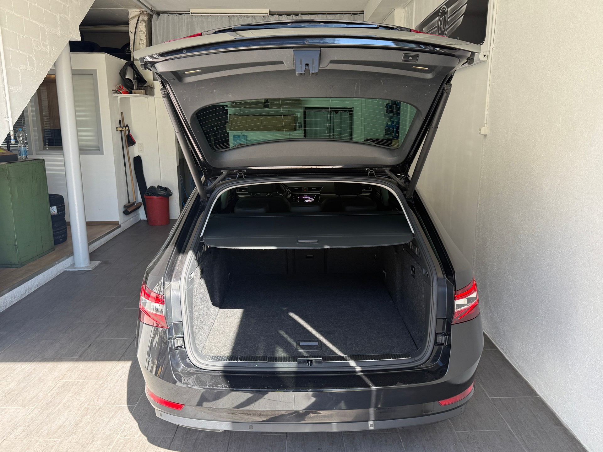 SKODA Superb Combi 2.0 TDi SportLine+ 4x4 DSG Ab 210. pro Monat-image-8