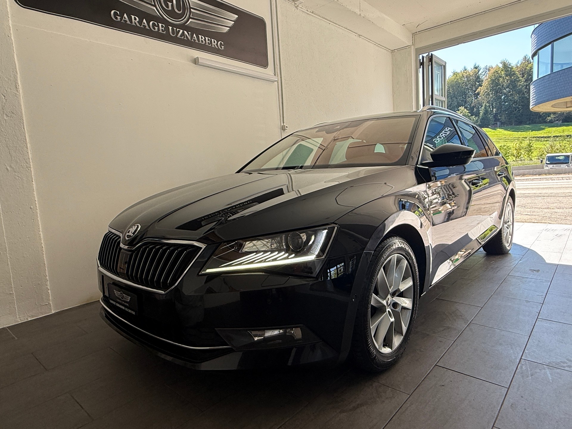 SKODA Superb Combi 2.0 TDi SportLine+ 4x4 DSG Ab 210. pro Monat-image-0