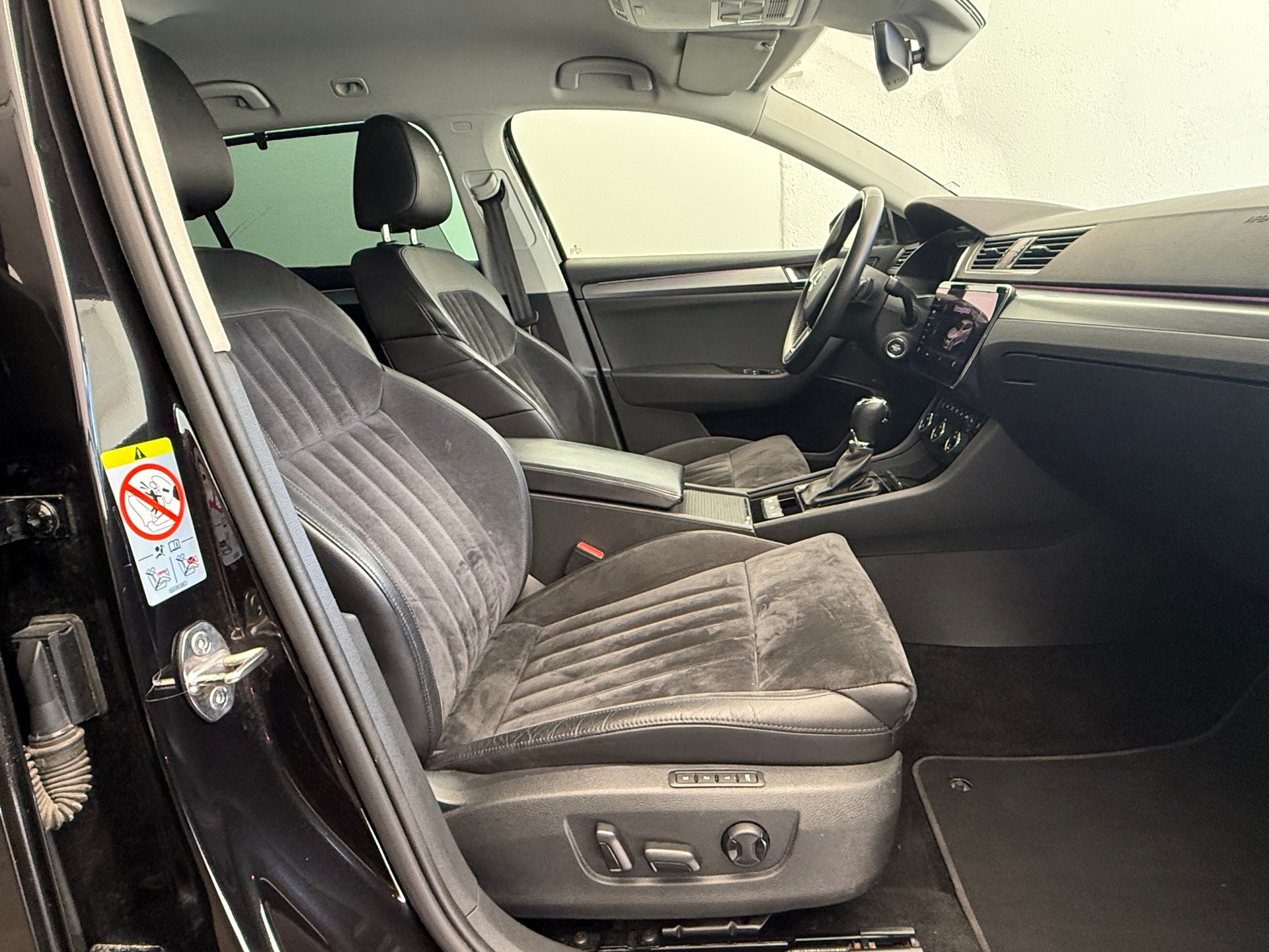 SKODA Superb Combi 2.0 TDi SportLine+ 4x4 DSG Ab 210. pro Monat-image-11