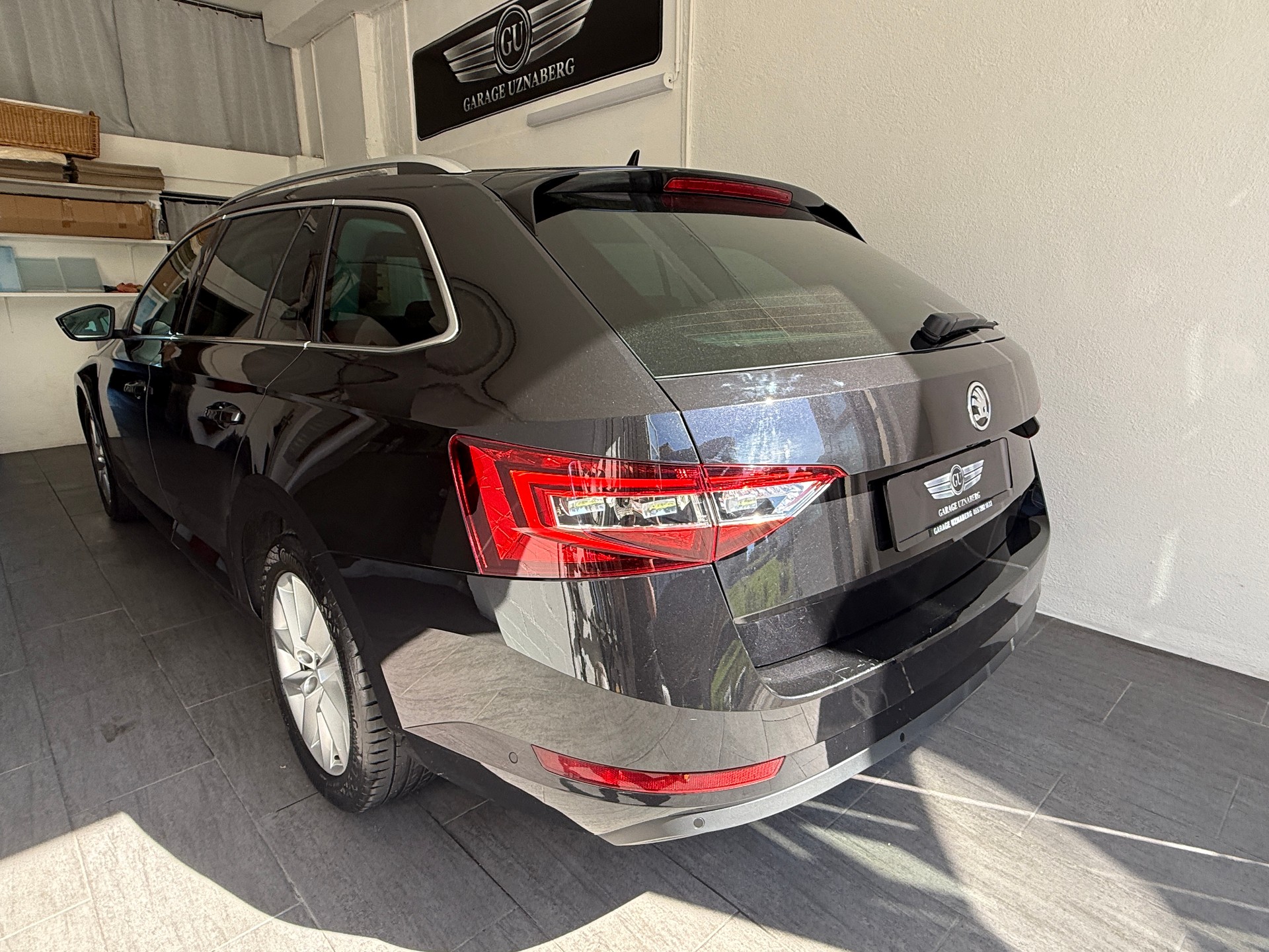 SKODA Superb Combi 2.0 TDi SportLine+ 4x4 DSG Ab 210. pro Monat-image-2