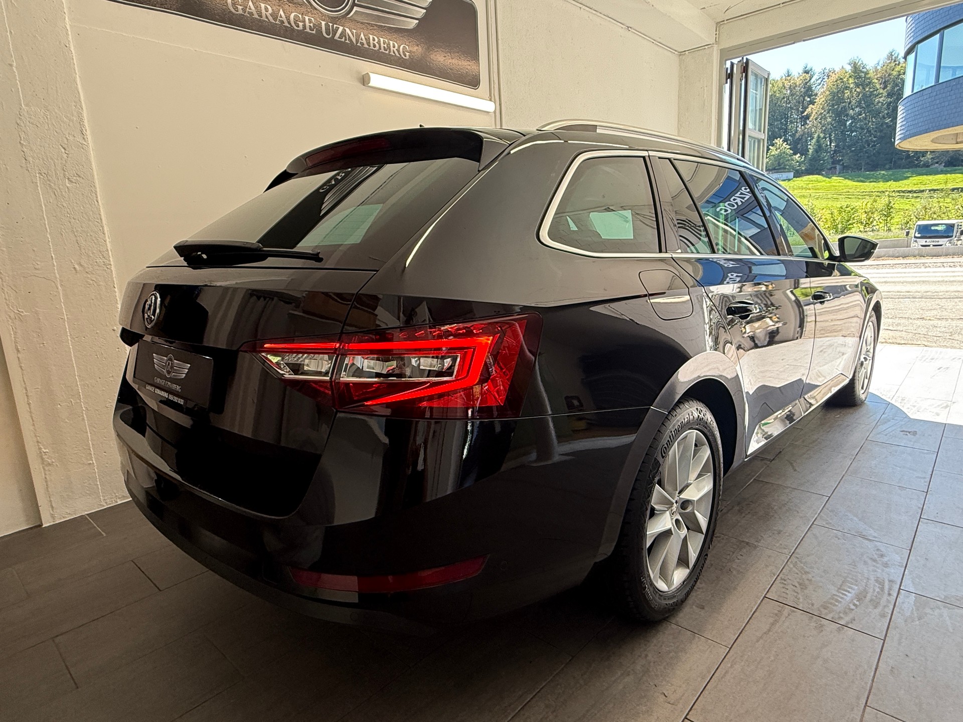 SKODA Superb Combi 2.0 TDi SportLine+ 4x4 DSG Ab 210. pro Monat-image-4