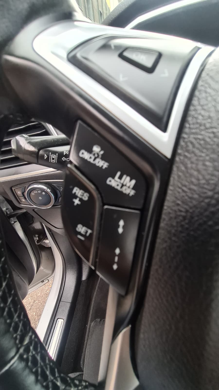 FORD S-Max 2.0 TDCi Titanium Automatic ** Gr-Navi ** RF-Kamera ** Totwinkel-Assistent ** Sitzheizung ** Anh-Kupplung ** Ab MFK **-image-11