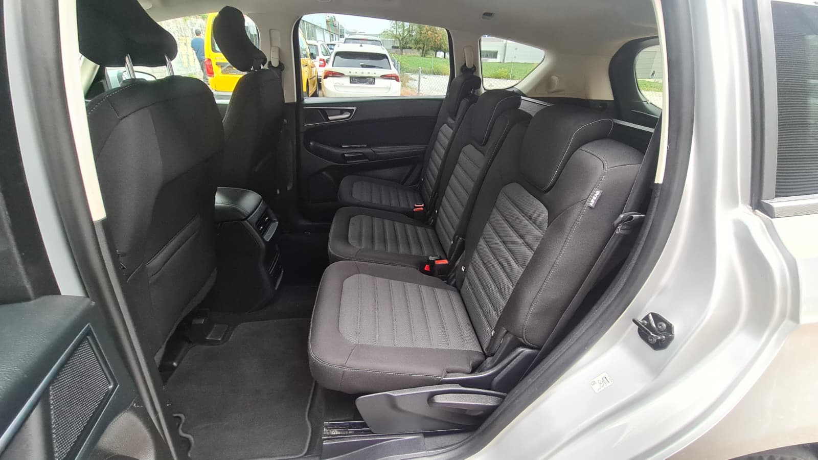 FORD S-Max 2.0 TDCi Titanium Automatic ** Gr-Navi ** RF-Kamera ** Totwinkel-Assistent ** Sitzheizung ** Anh-Kupplung ** Ab MFK **-image-18