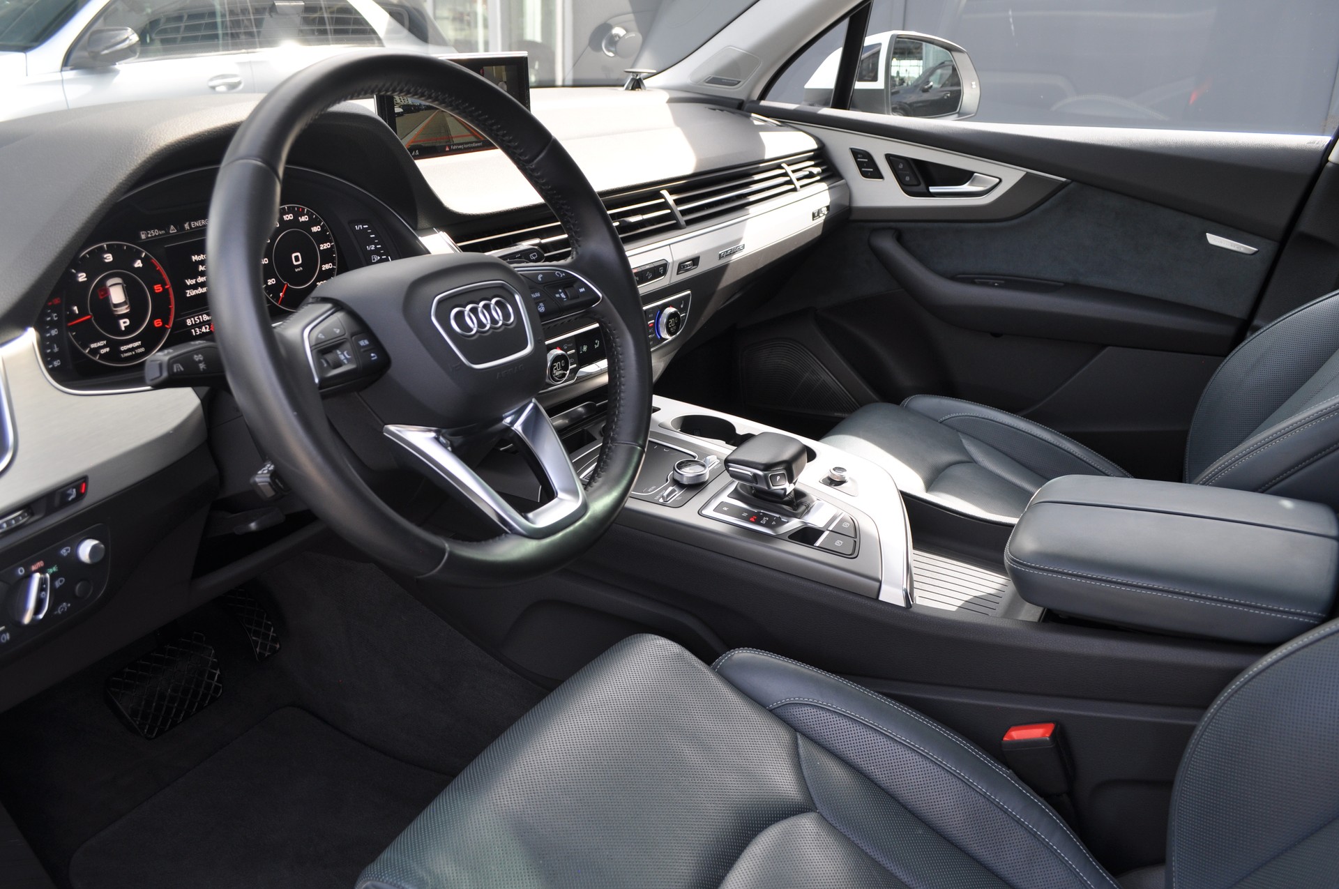 AUDI Q7 3.0 TDI quattro-image-8