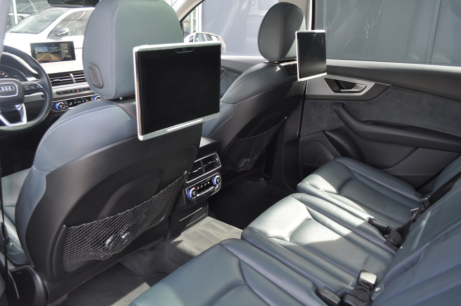 AUDI Q7 3.0 TDI quattro-image-9