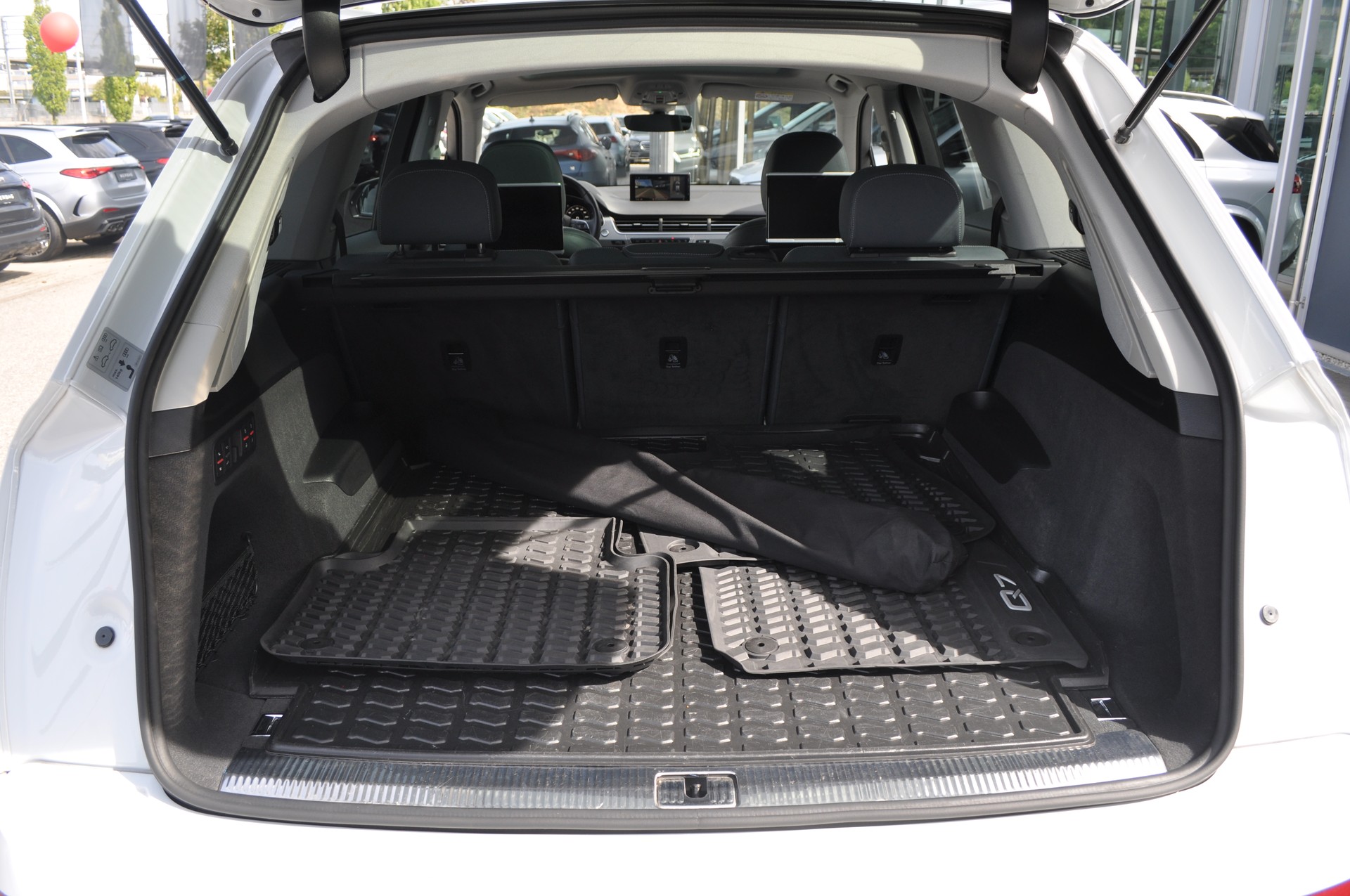 AUDI Q7 3.0 TDI quattro-image-10
