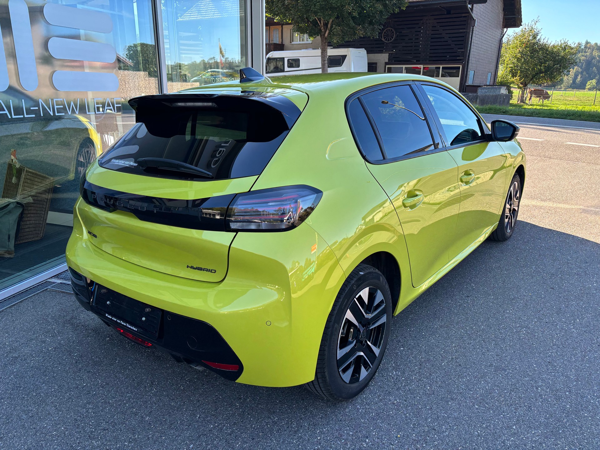PEUGEOT 208 1.2 Hybrid 110 Allure-image-3