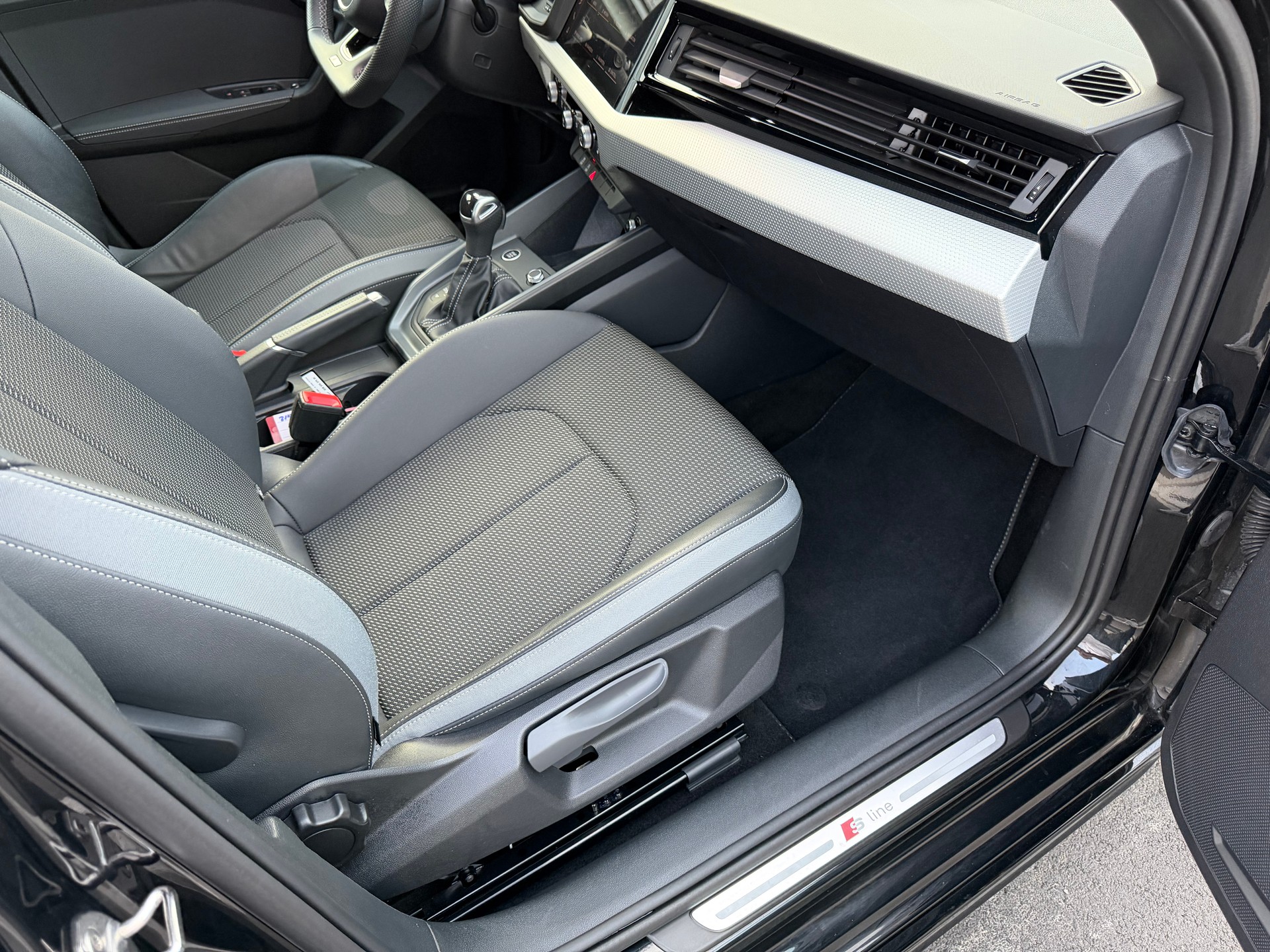 AUDI A1 Sportback 25 TFSI S Line S-tronic-image-13