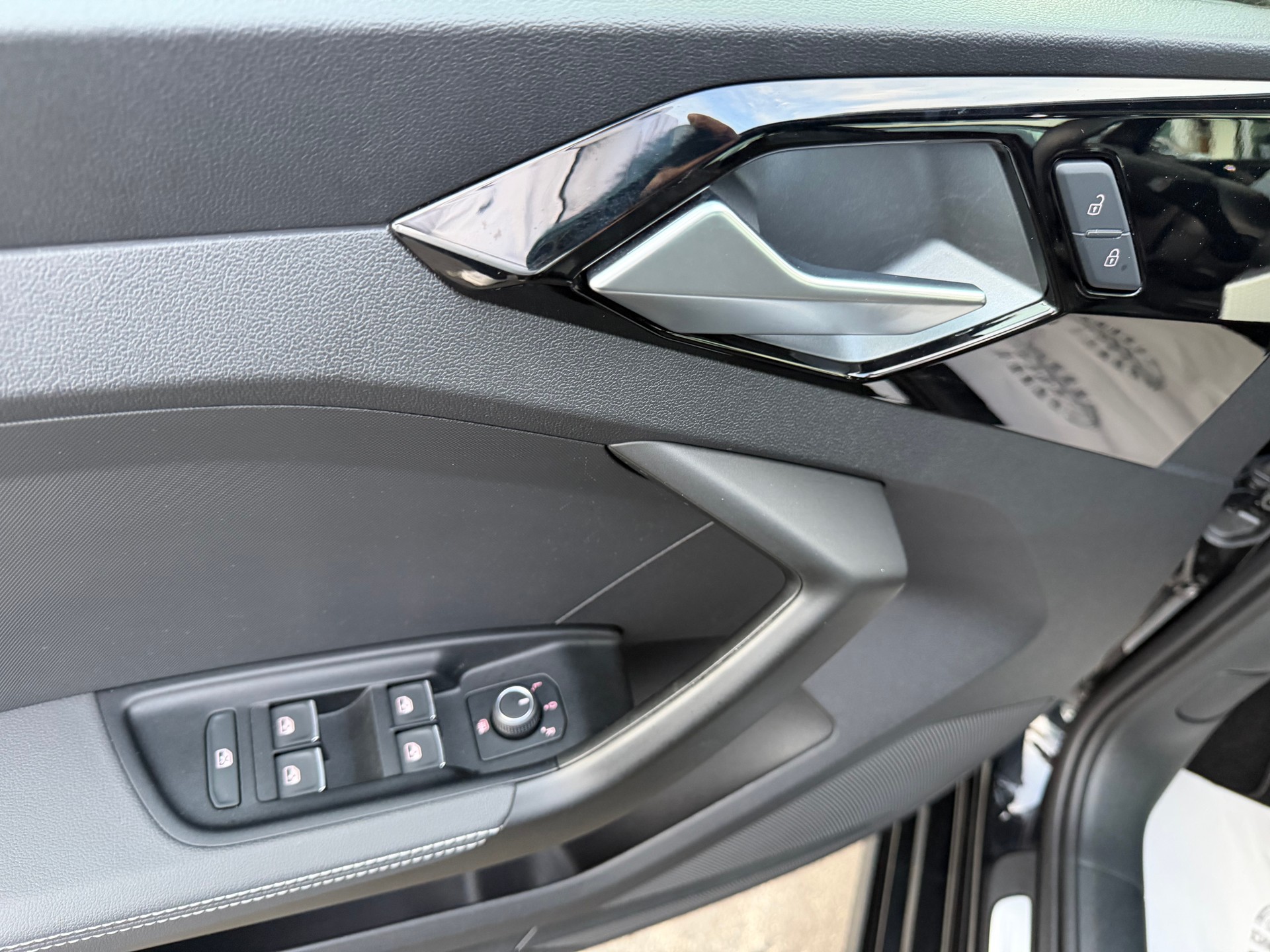 AUDI A1 Sportback 25 TFSI S Line S-tronic-image-8