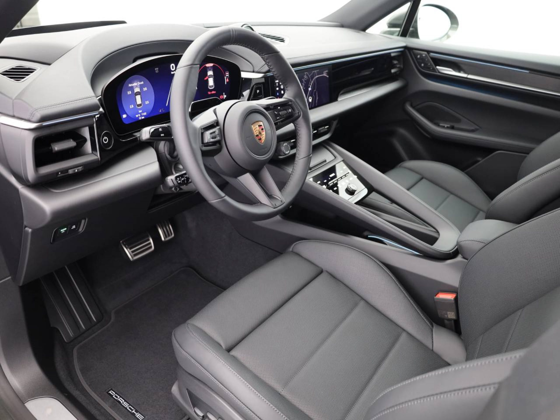 PORSCHE Macan 4S-showroom-element-3