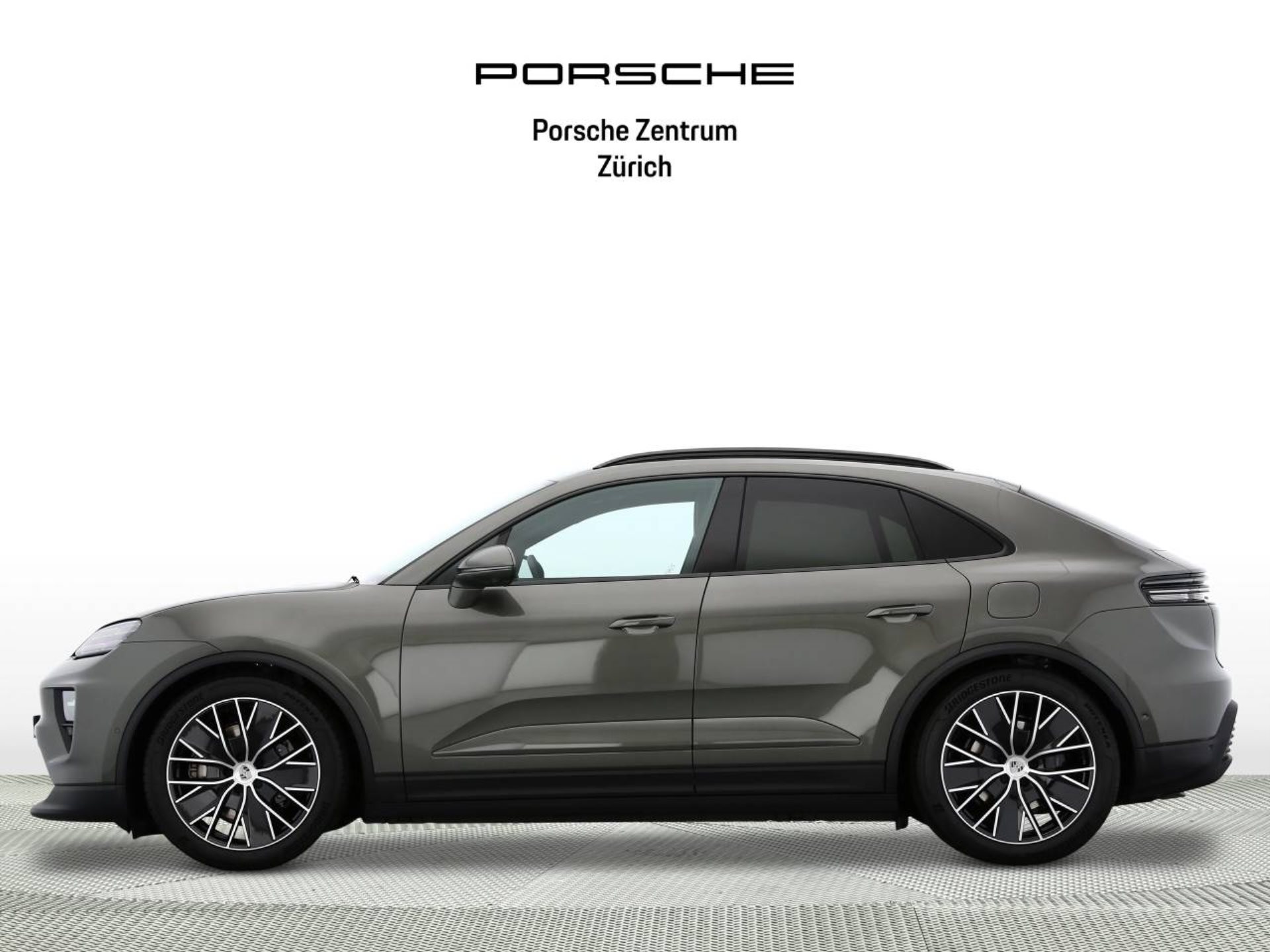 PORSCHE Macan 4S-showroom-element-1