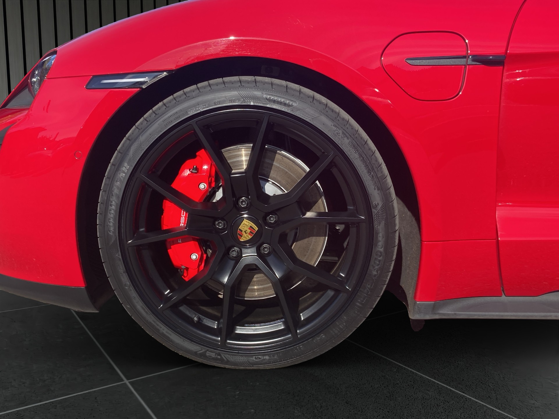 PORSCHE Taycan GTS Sport Turismo-image-8