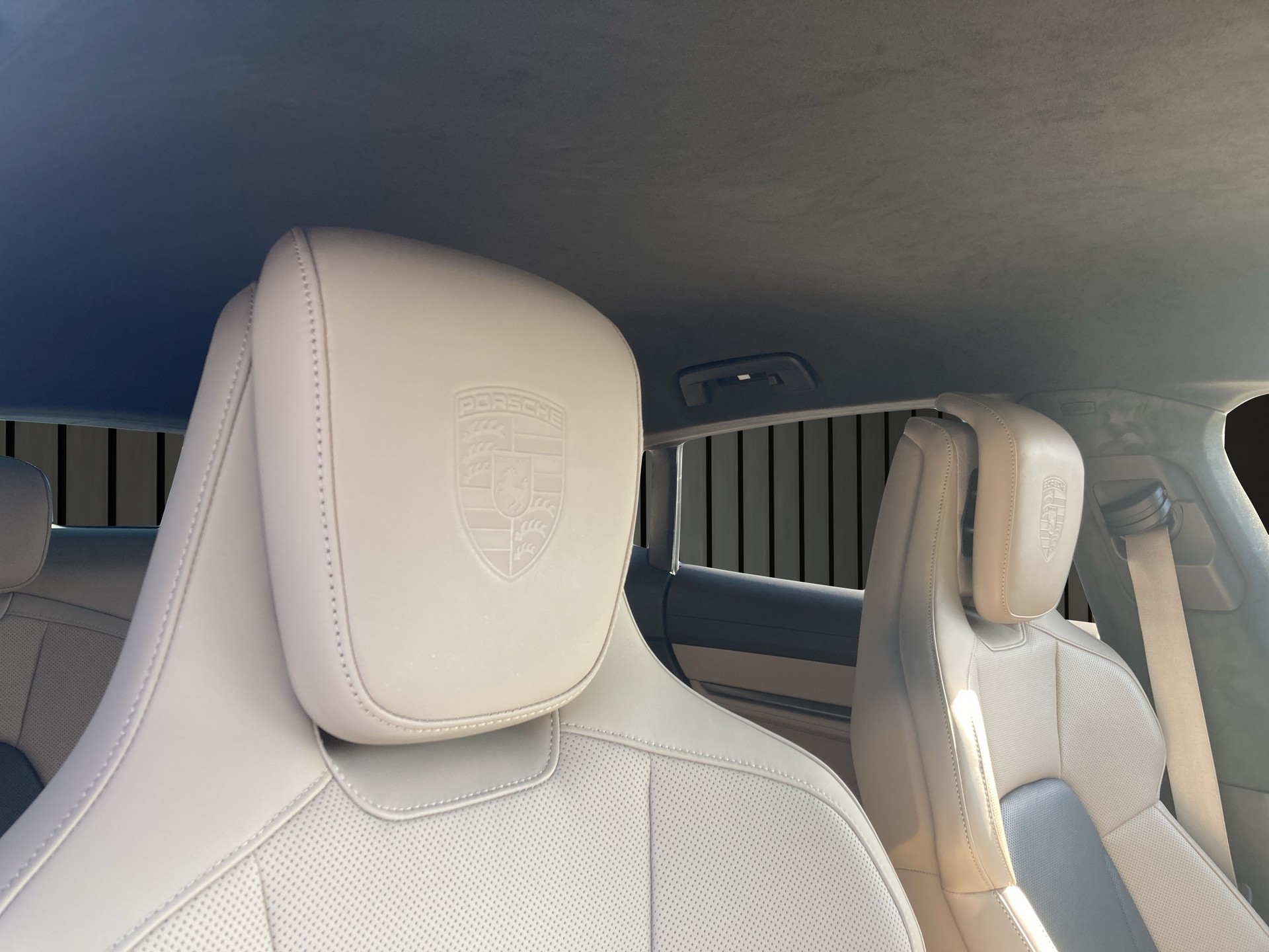 PORSCHE Taycan GTS Sport Turismo-image-17