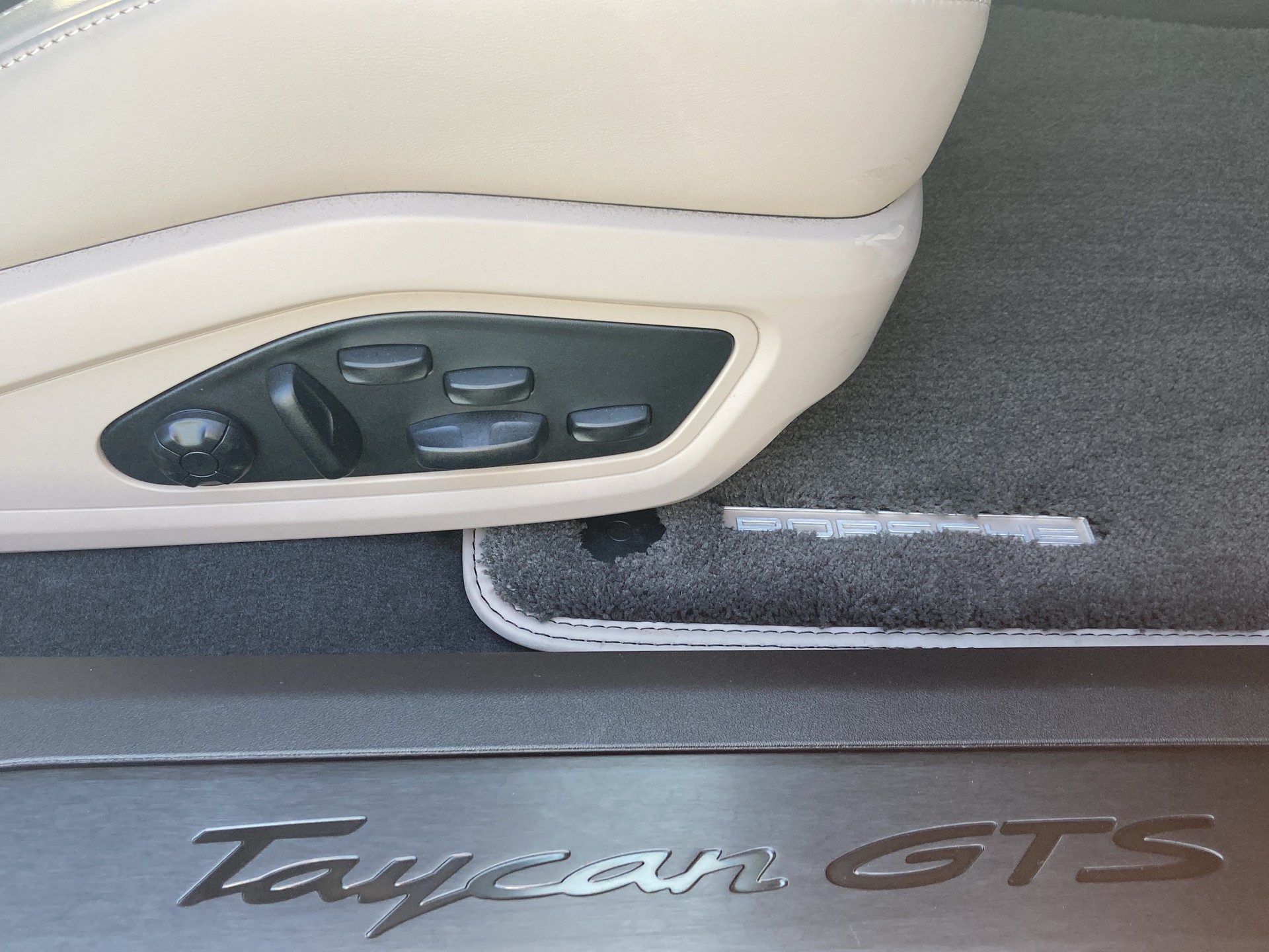 PORSCHE Taycan GTS Sport Turismo-image-21