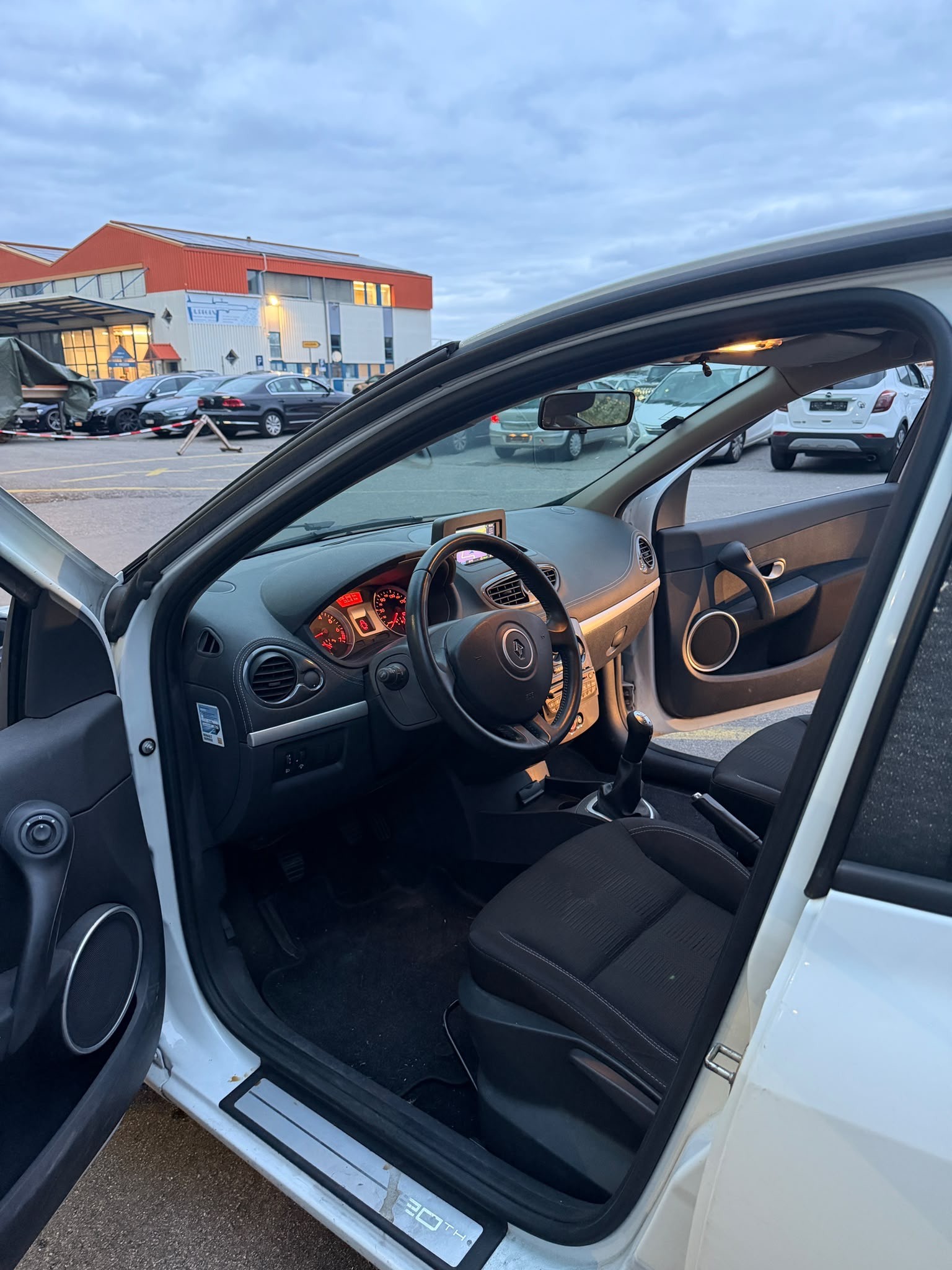 RENAULT Clio 1.2 16V Turbo Expression-image-8