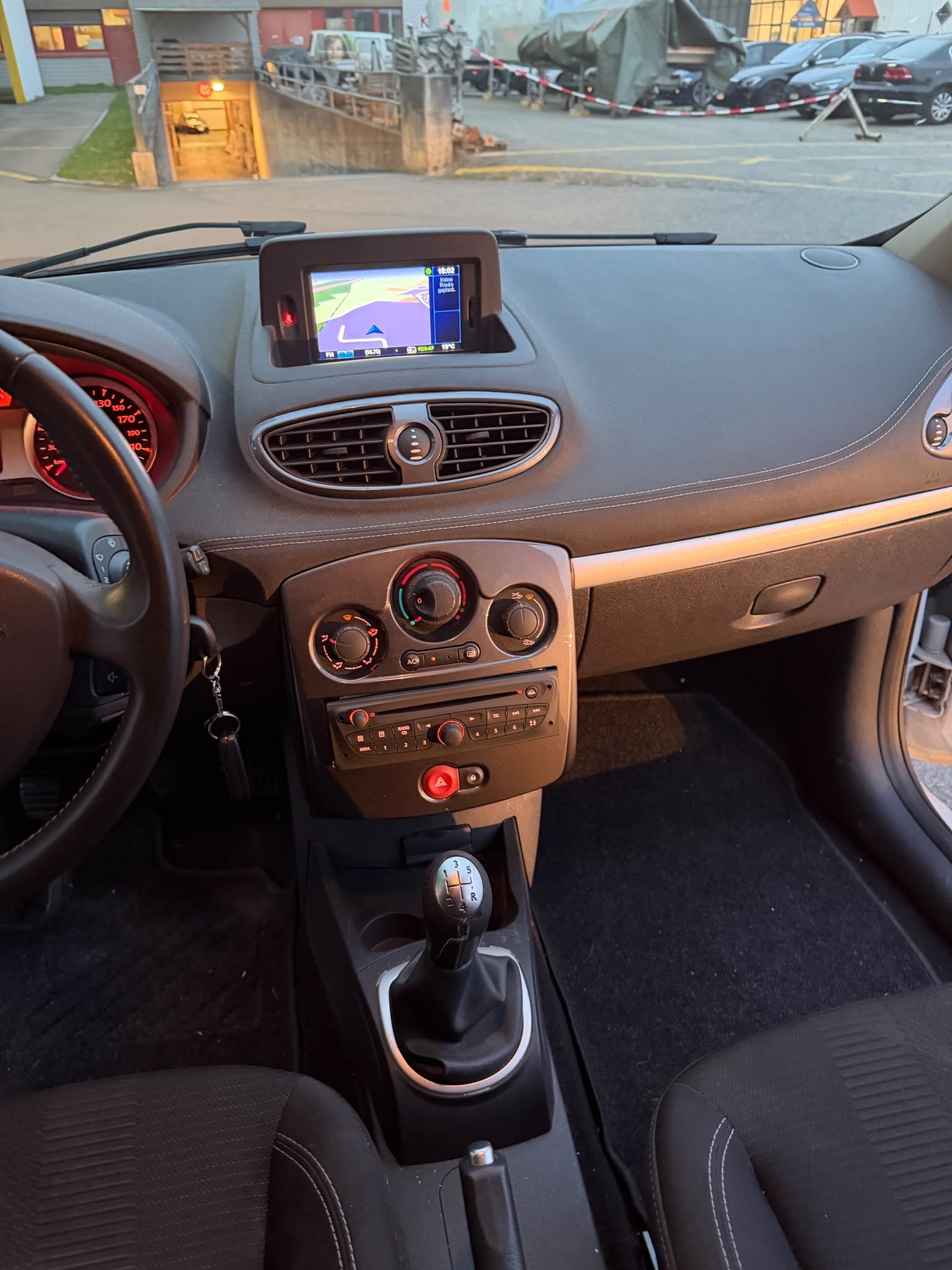 RENAULT Clio 1.2 16V Turbo Expression-image-10
