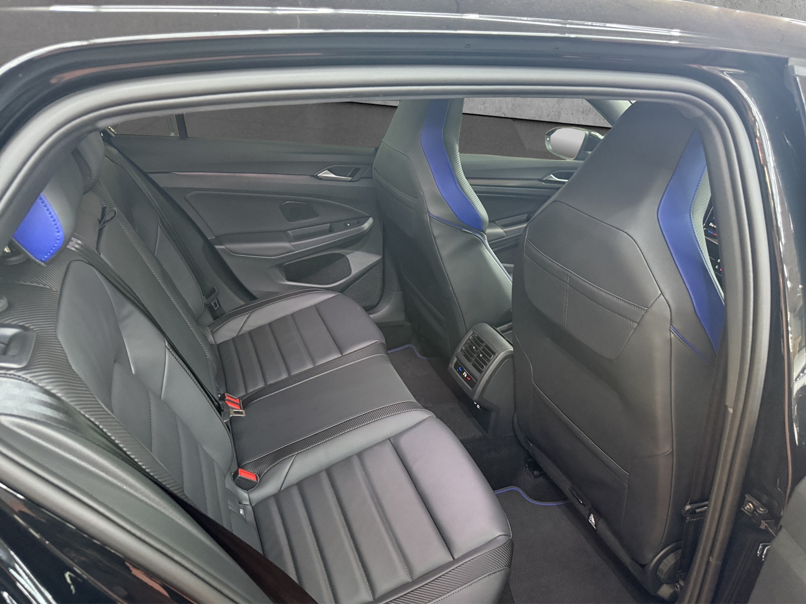 VW Golf 2.0 TSI R DSG 4 Motion-image-12