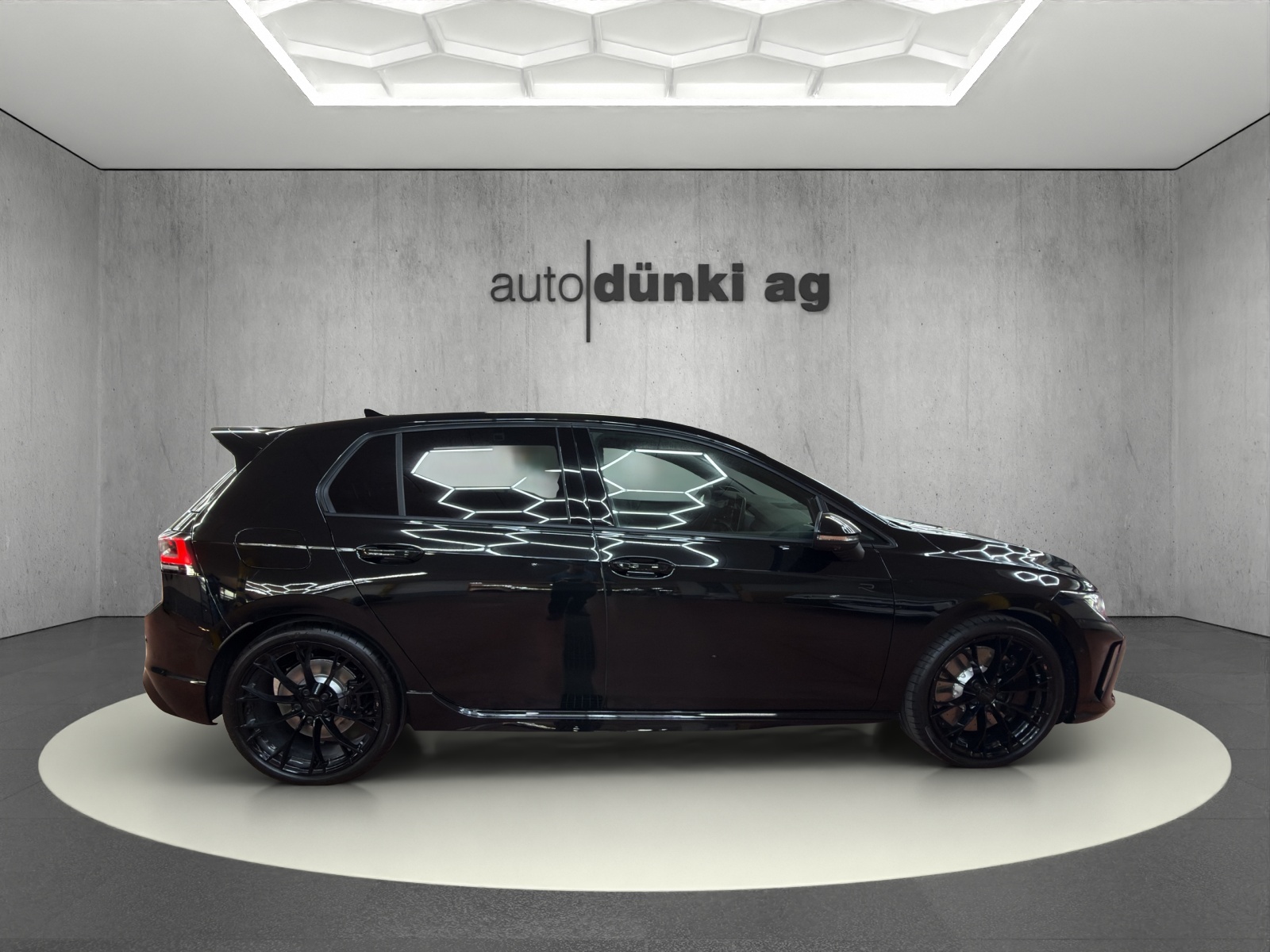 VW Golf 2.0 TSI R DSG 4 Motion-image-4