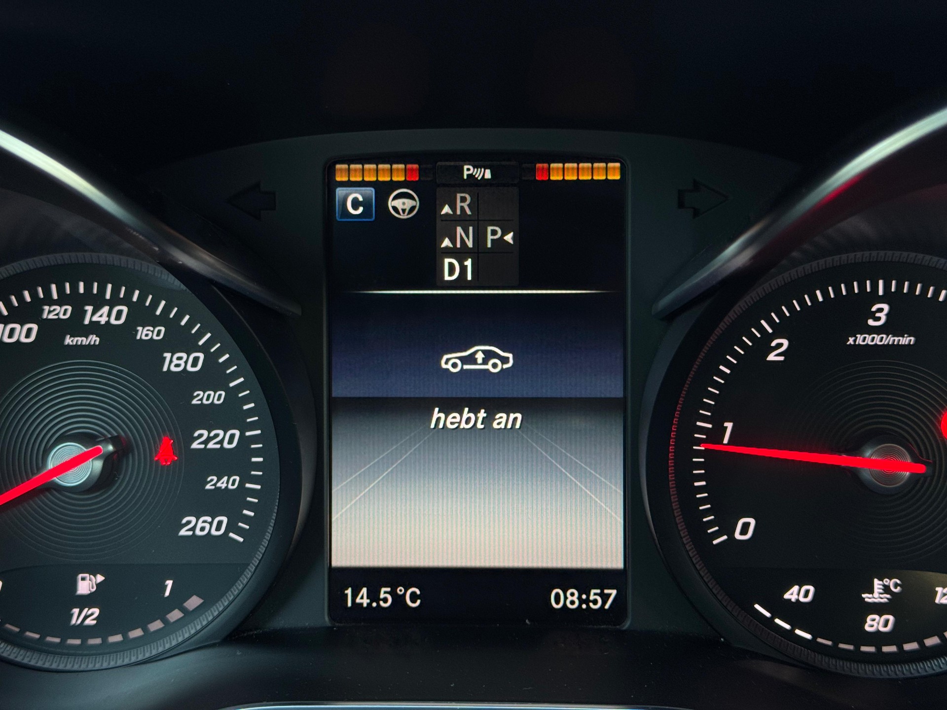 MERCEDES-BENZ C 250 BlueTEC AMG Line 4Matic 9G-Tronic-image-13