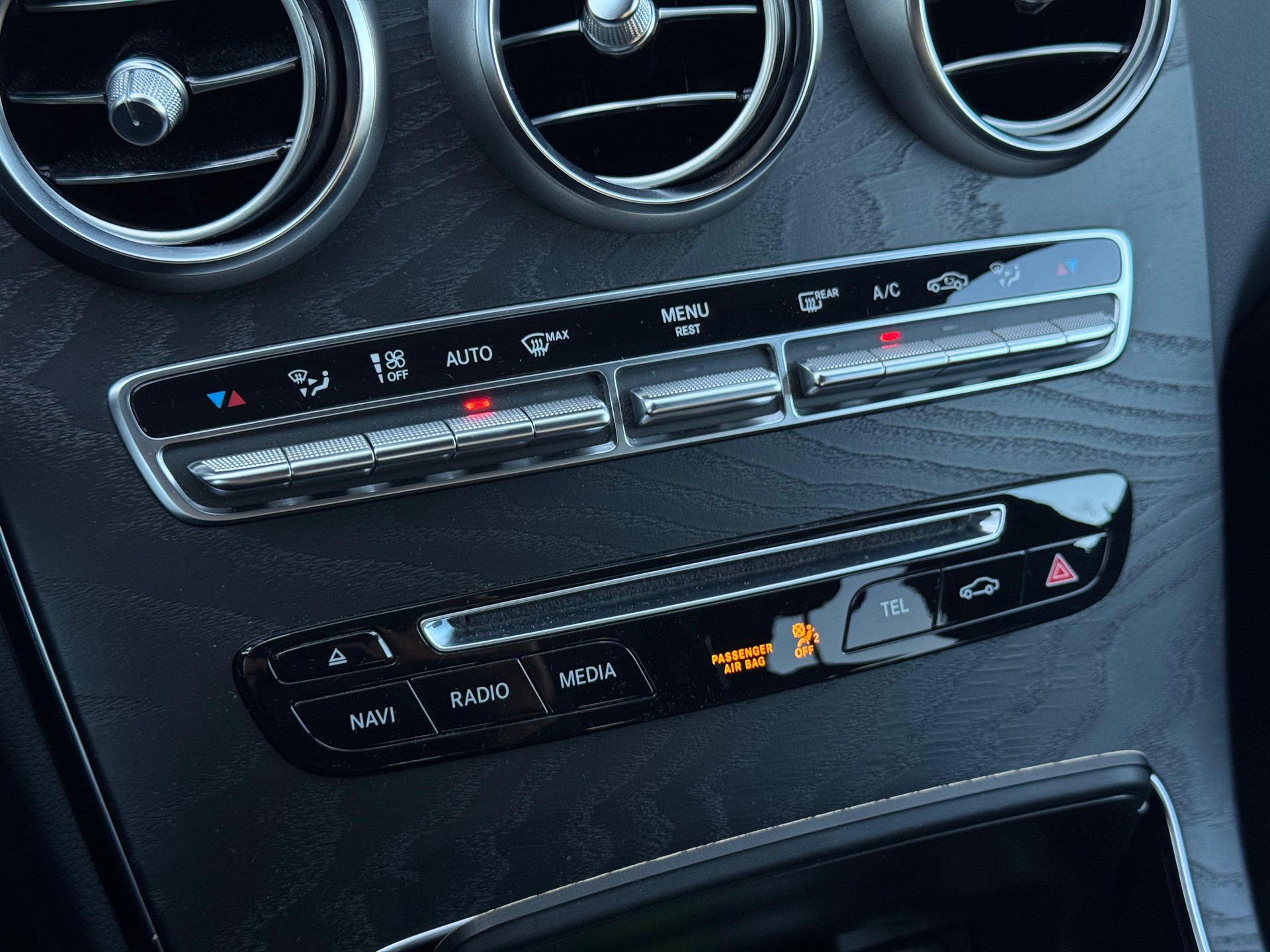 MERCEDES-BENZ C 250 BlueTEC AMG Line 4Matic 9G-Tronic-image-15