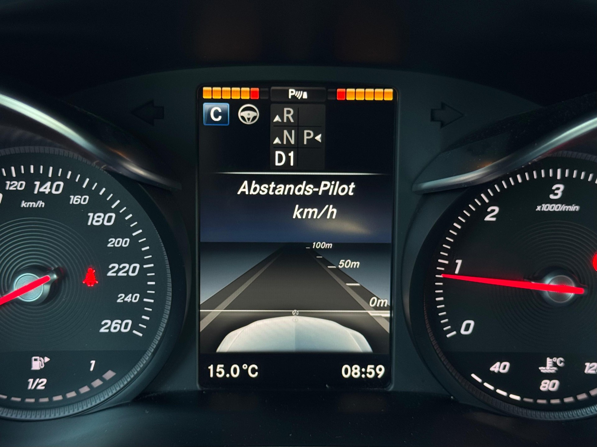 MERCEDES-BENZ C 250 BlueTEC AMG Line 4Matic 9G-Tronic-image-14
