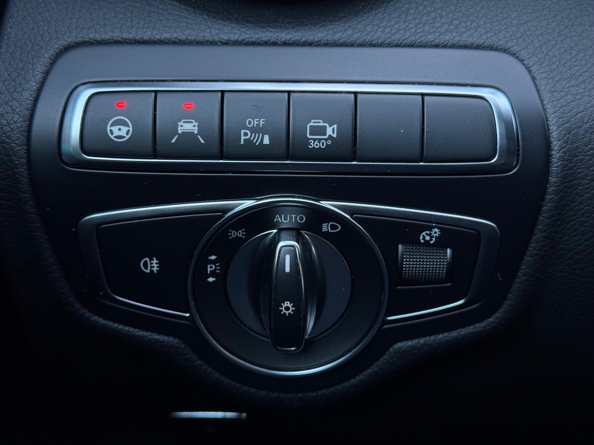 MERCEDES-BENZ C 250 BlueTEC AMG Line 4Matic 9G-Tronic-image-22