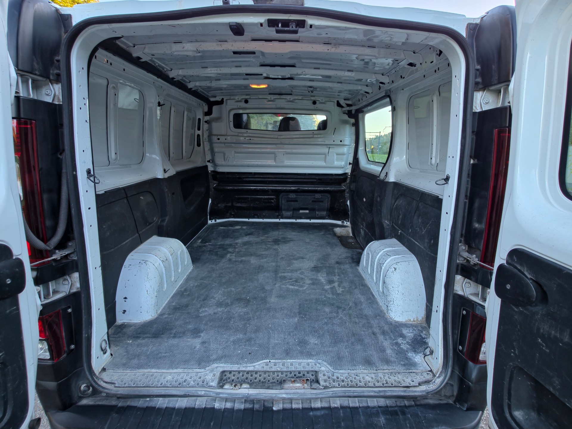 OPEL Vivaro 1.6 CDTI 2.7t L1H1-image-9