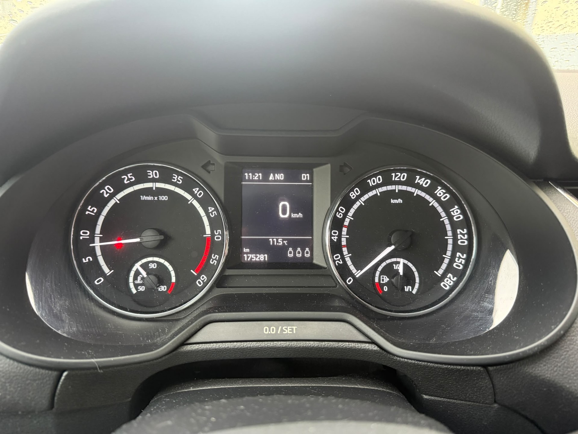 SKODA Octavia Combi 2.0 TDI RS 4x4 DSG-image-17