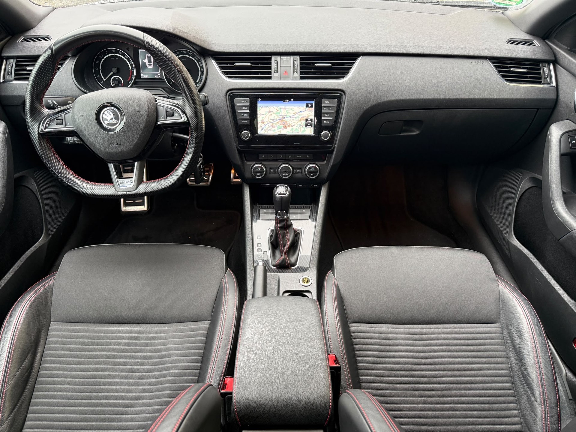 SKODA Octavia Combi 2.0 TDI RS 4x4 DSG-image-25