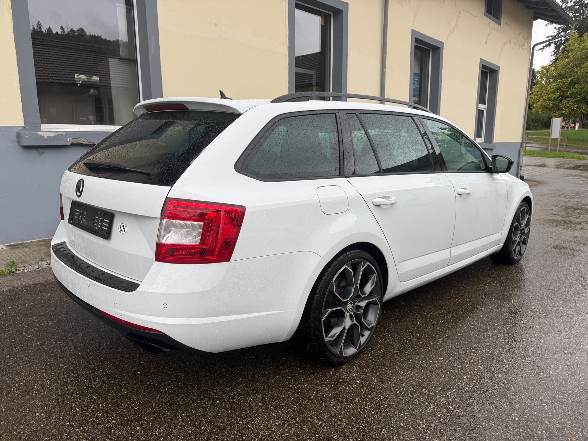 SKODA Octavia Combi 2.0 TDI RS 4x4 DSG-image-14
