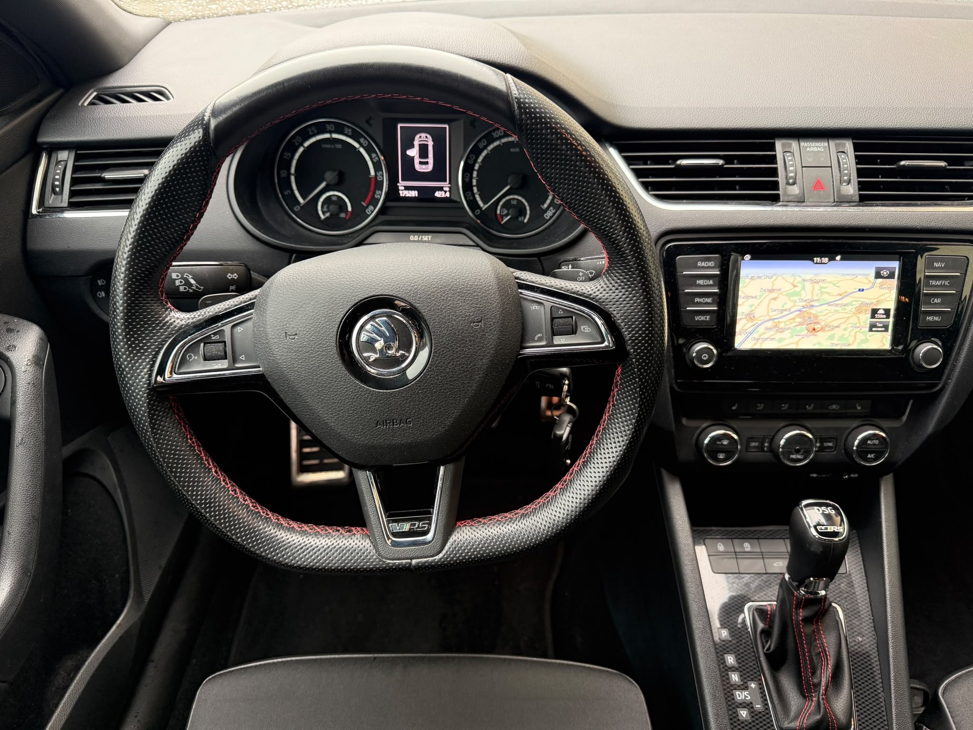 SKODA Octavia Combi 2.0 TDI RS 4x4 DSG-image-21