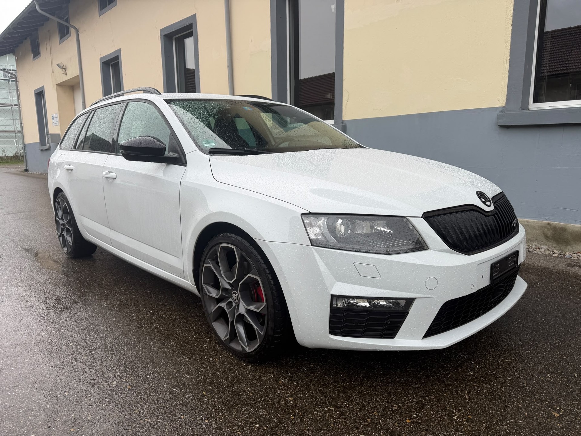 SKODA Octavia Combi 2.0 TDI RS 4x4 DSG-image-2
