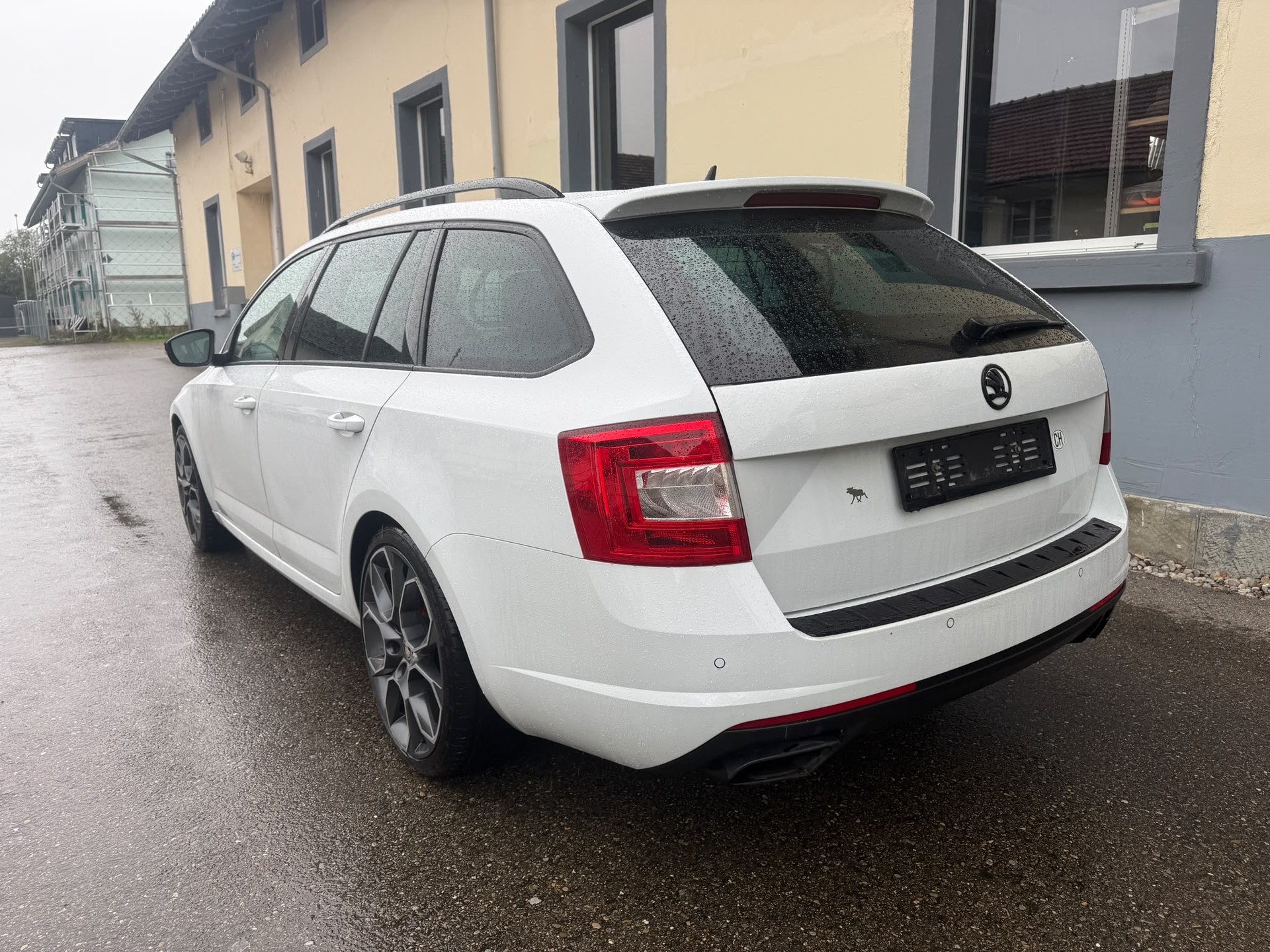 SKODA Octavia Combi 2.0 TDI RS 4x4 DSG-image-13