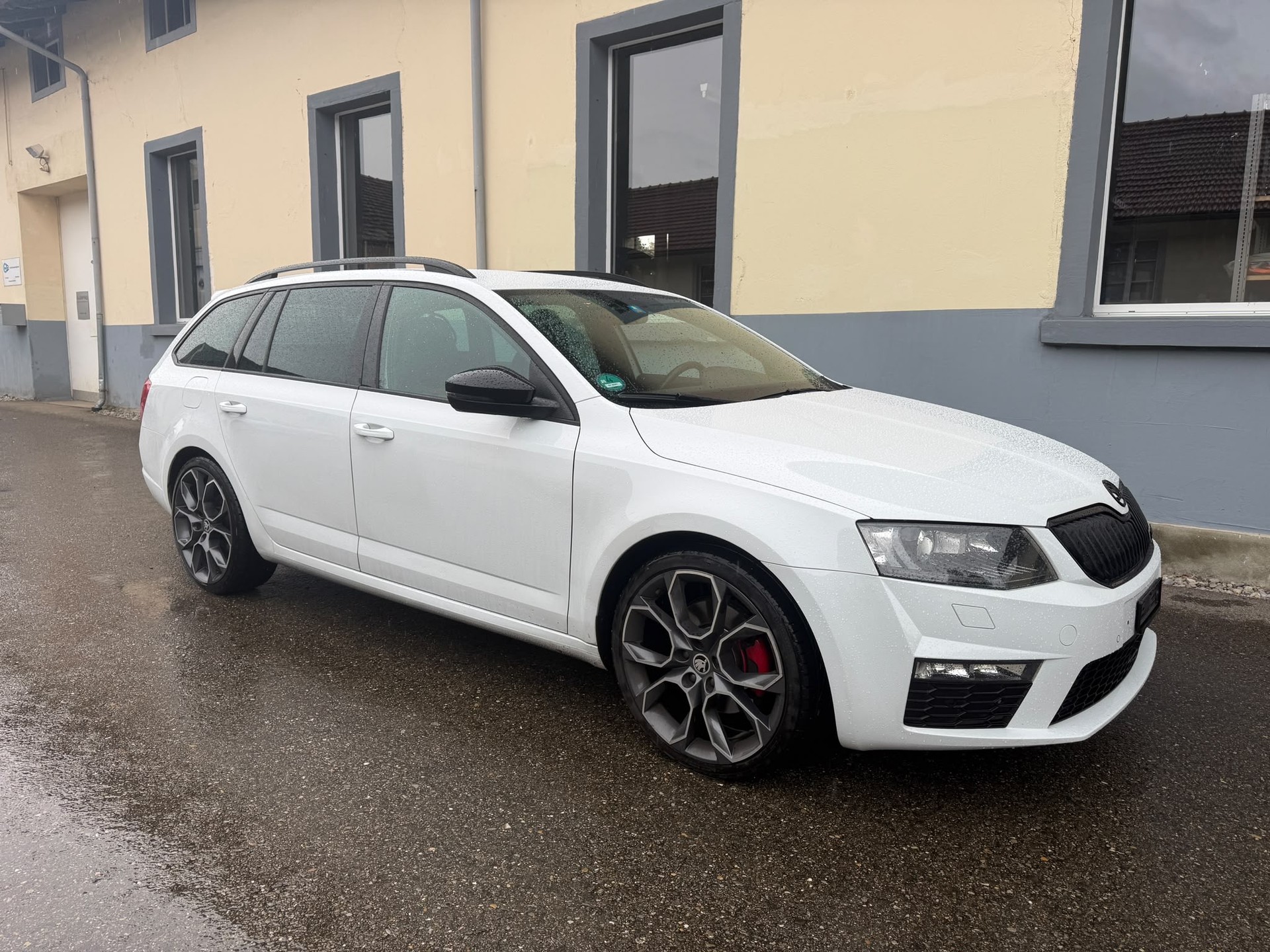 SKODA Octavia Combi 2.0 TDI RS 4x4 DSG-image-10
