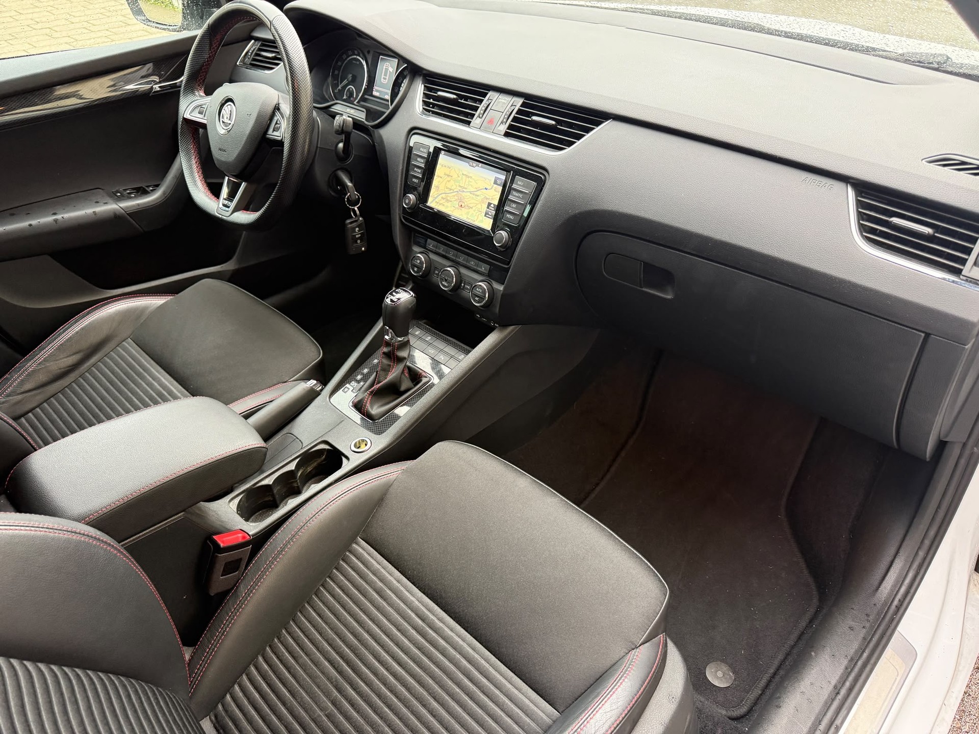 SKODA Octavia Combi 2.0 TDI RS 4x4 DSG-image-26
