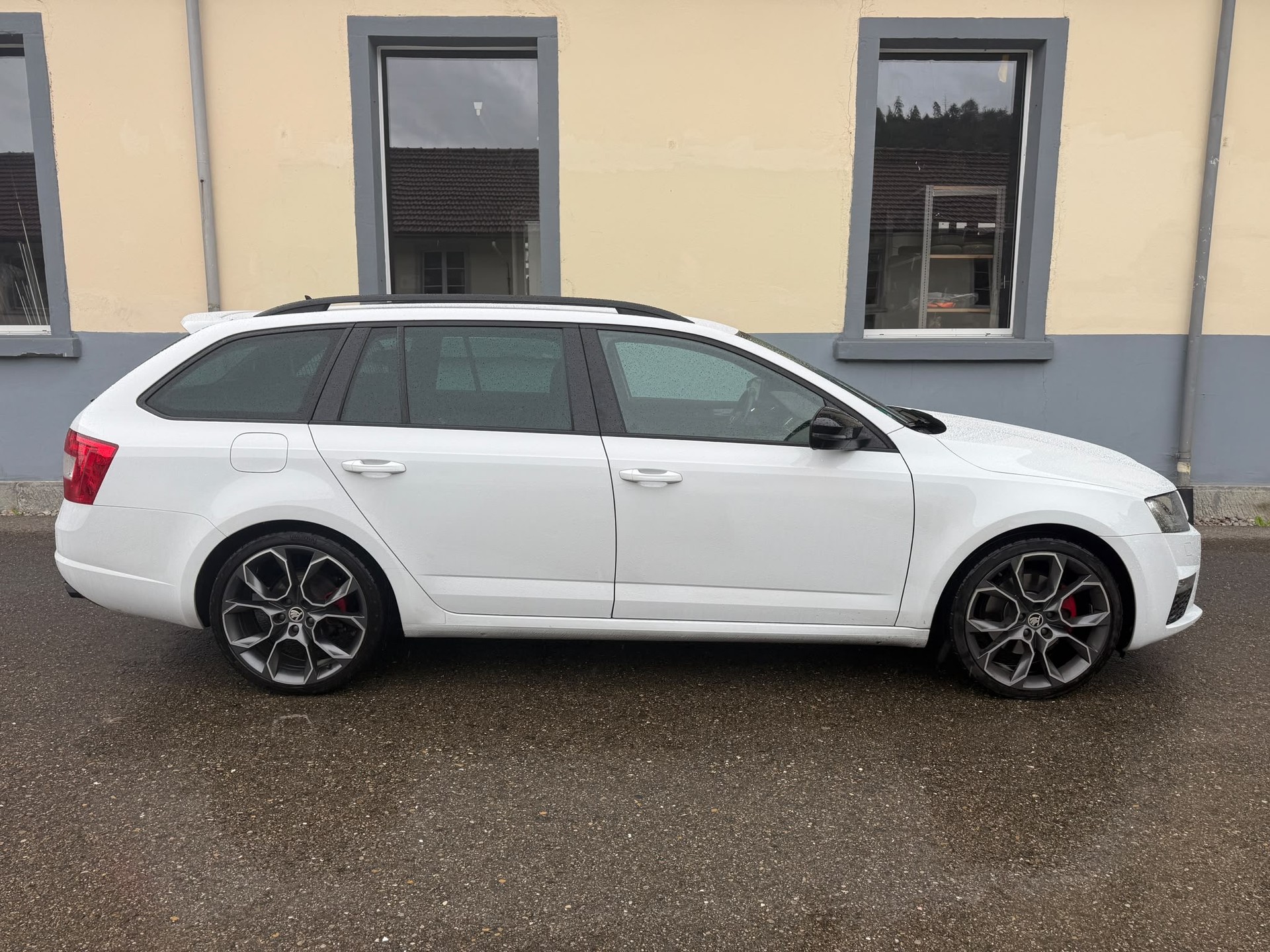 SKODA Octavia Combi 2.0 TDI RS 4x4 DSG-image-6
