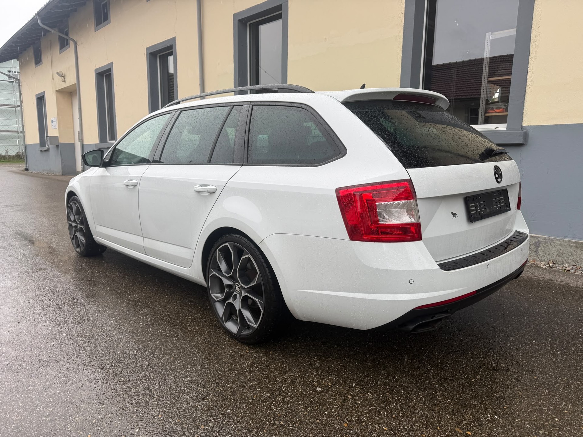 SKODA Octavia Combi 2.0 TDI RS 4x4 DSG-image-4