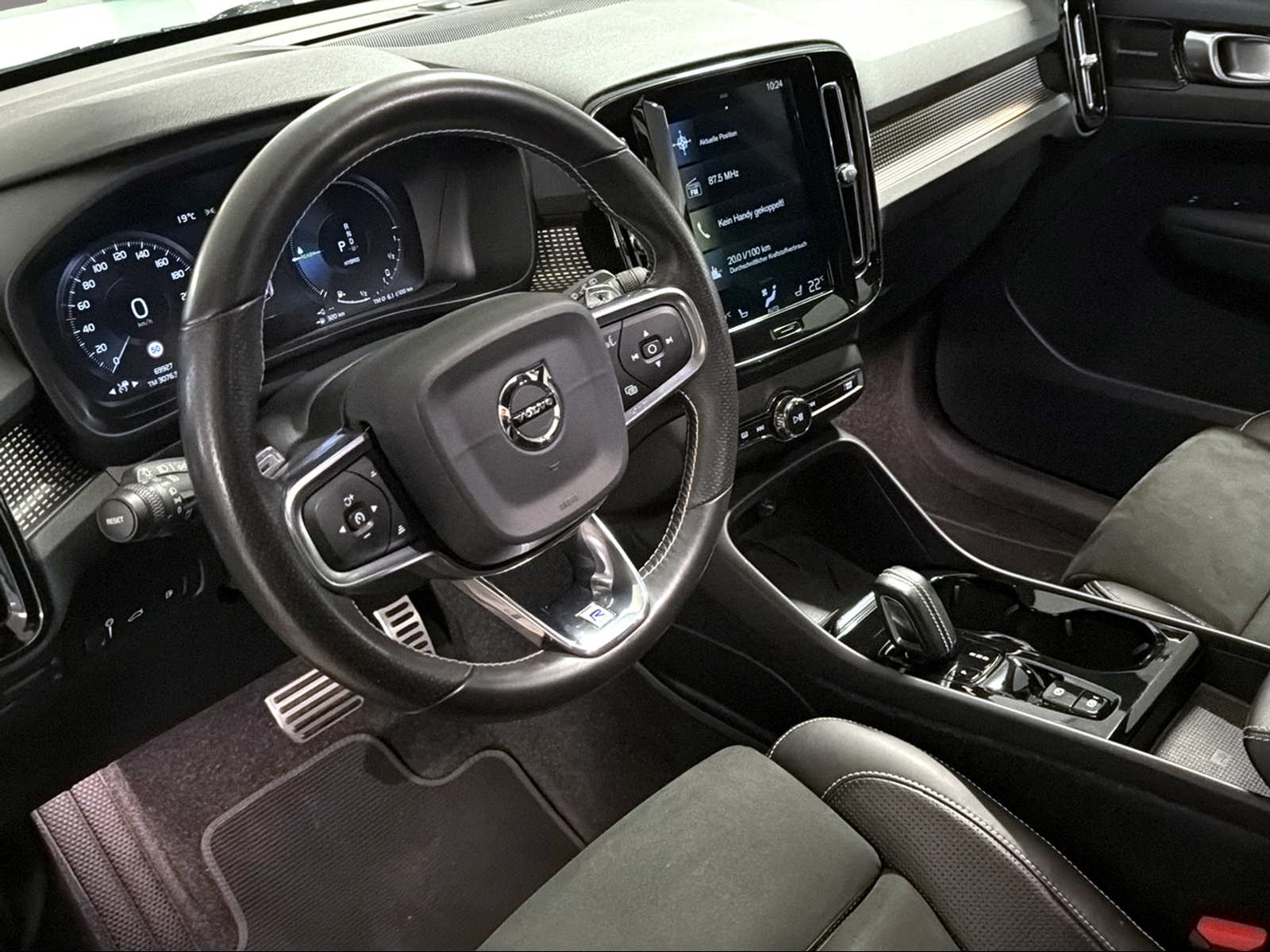 VOLVO XC40 1.5 T5 TE R-Design-image-9