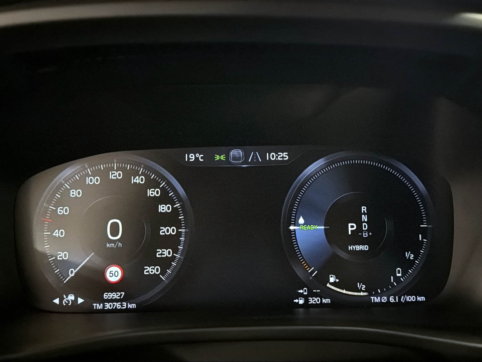 VOLVO XC40 1.5 T5 TE R-Design-image-12