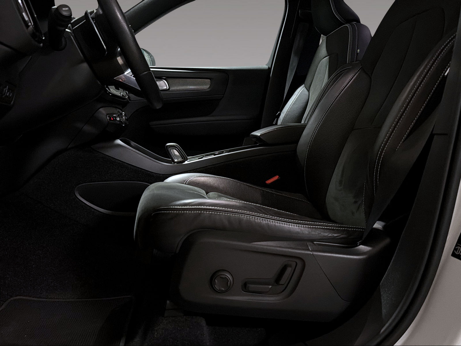 VOLVO XC40 1.5 T5 TE R-Design-image-8