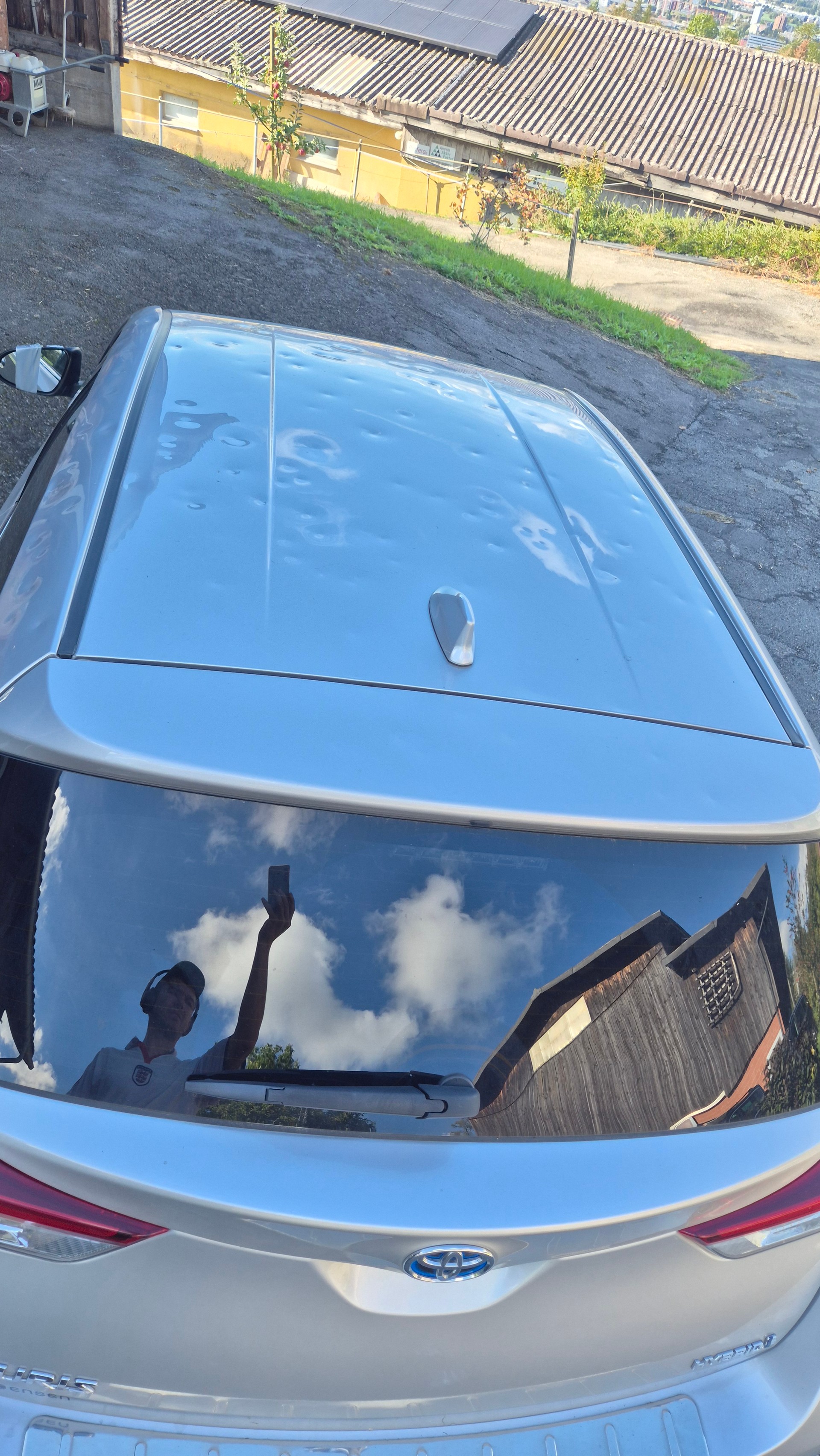 TOYOTA Auris 1.8 HSD Comfort e-CVT-image-12