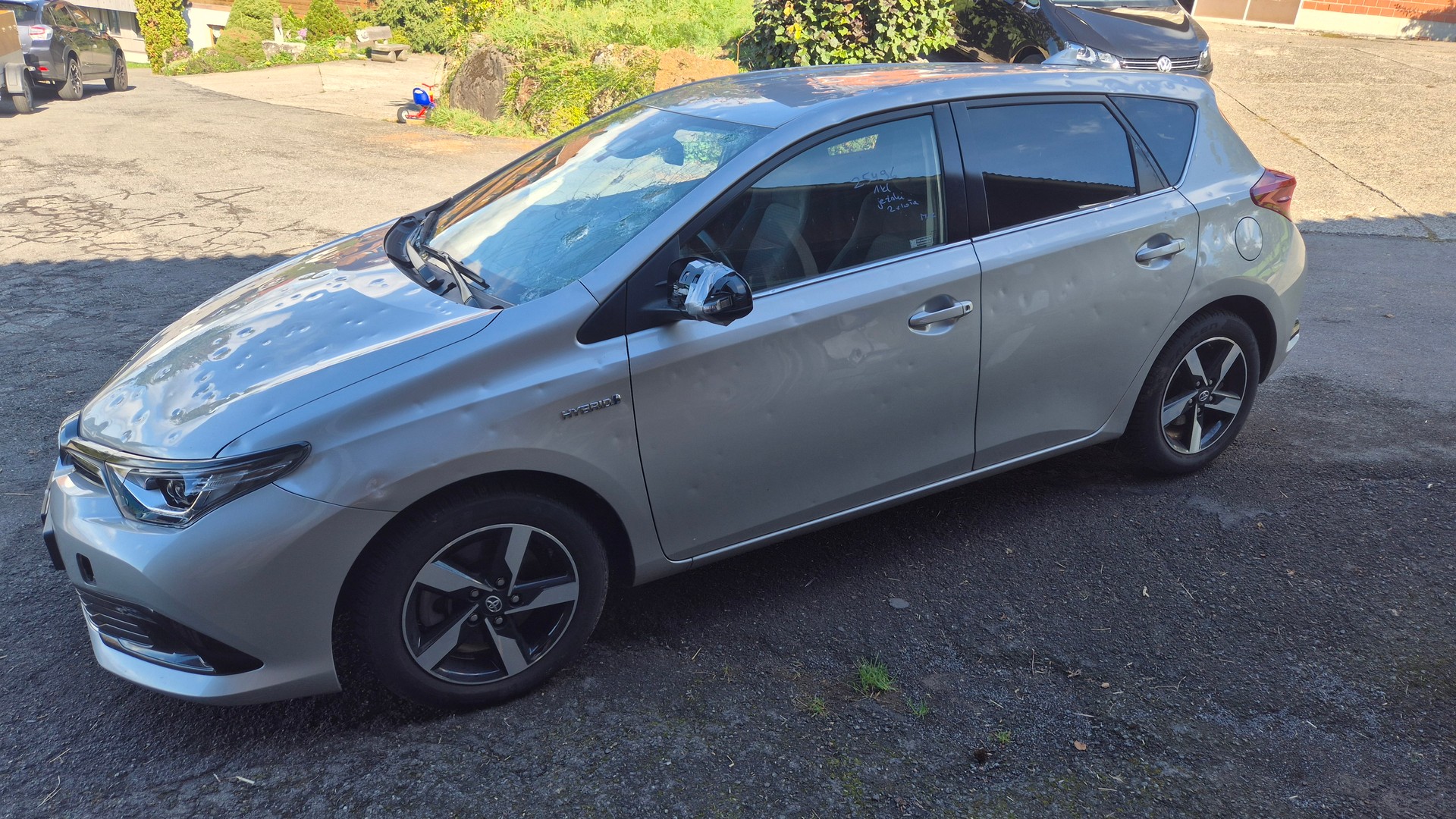TOYOTA Auris 1.8 HSD Comfort e-CVT-image-1
