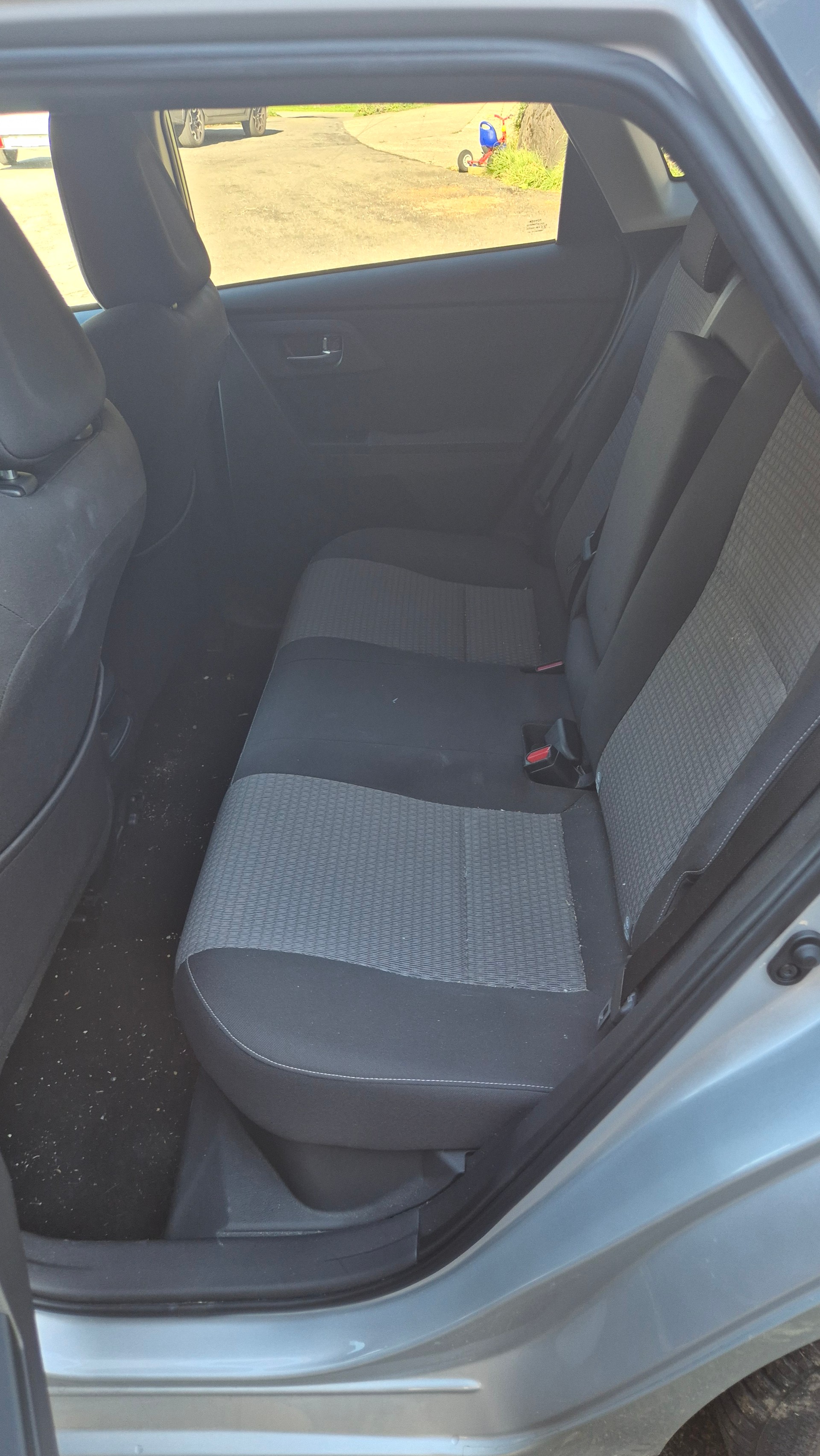 TOYOTA Auris 1.8 HSD Comfort e-CVT-image-13