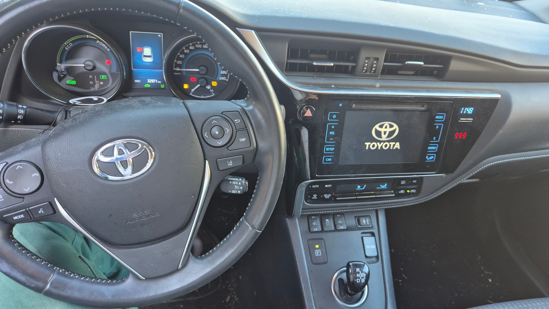 TOYOTA Auris 1.8 HSD Comfort e-CVT-image-14