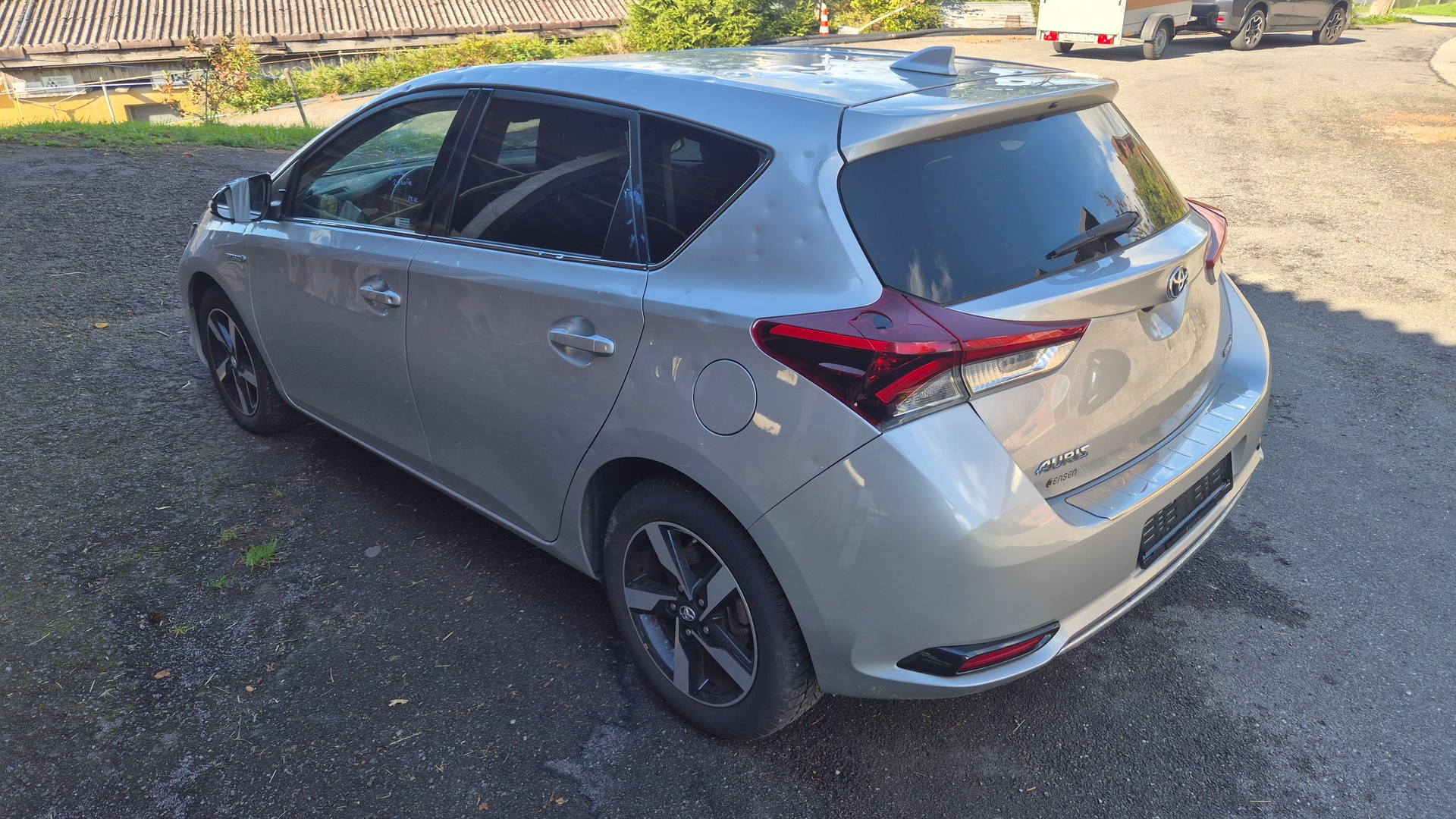 TOYOTA Auris 1.8 HSD Comfort e-CVT-image-3