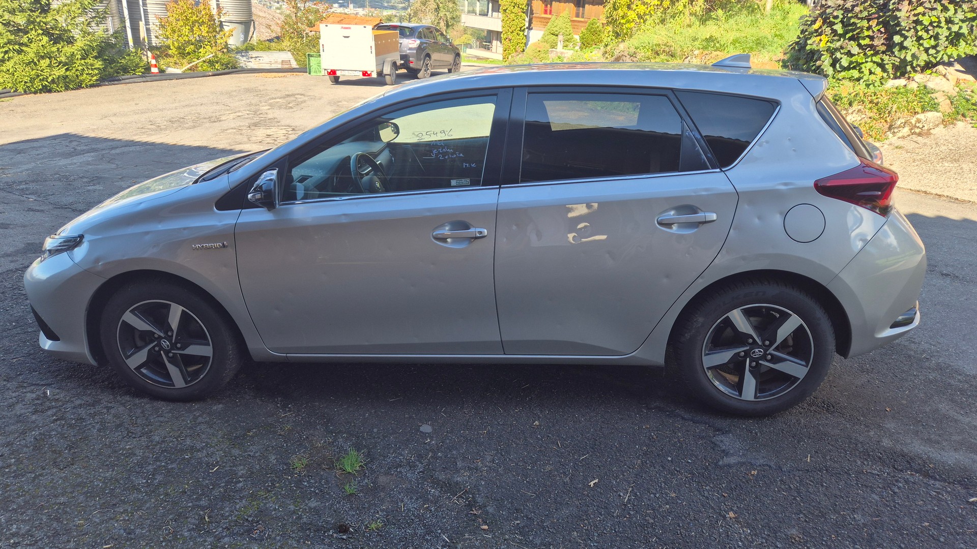 TOYOTA Auris 1.8 HSD Comfort e-CVT-image-2
