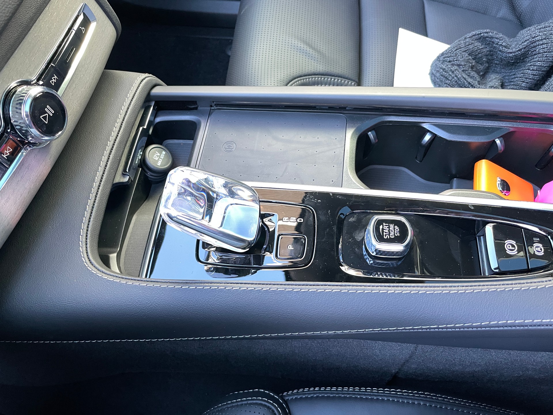 VOLVO XC90 T8 eAWD PluginHybrid Ultra Dark Geartronic-image-24
