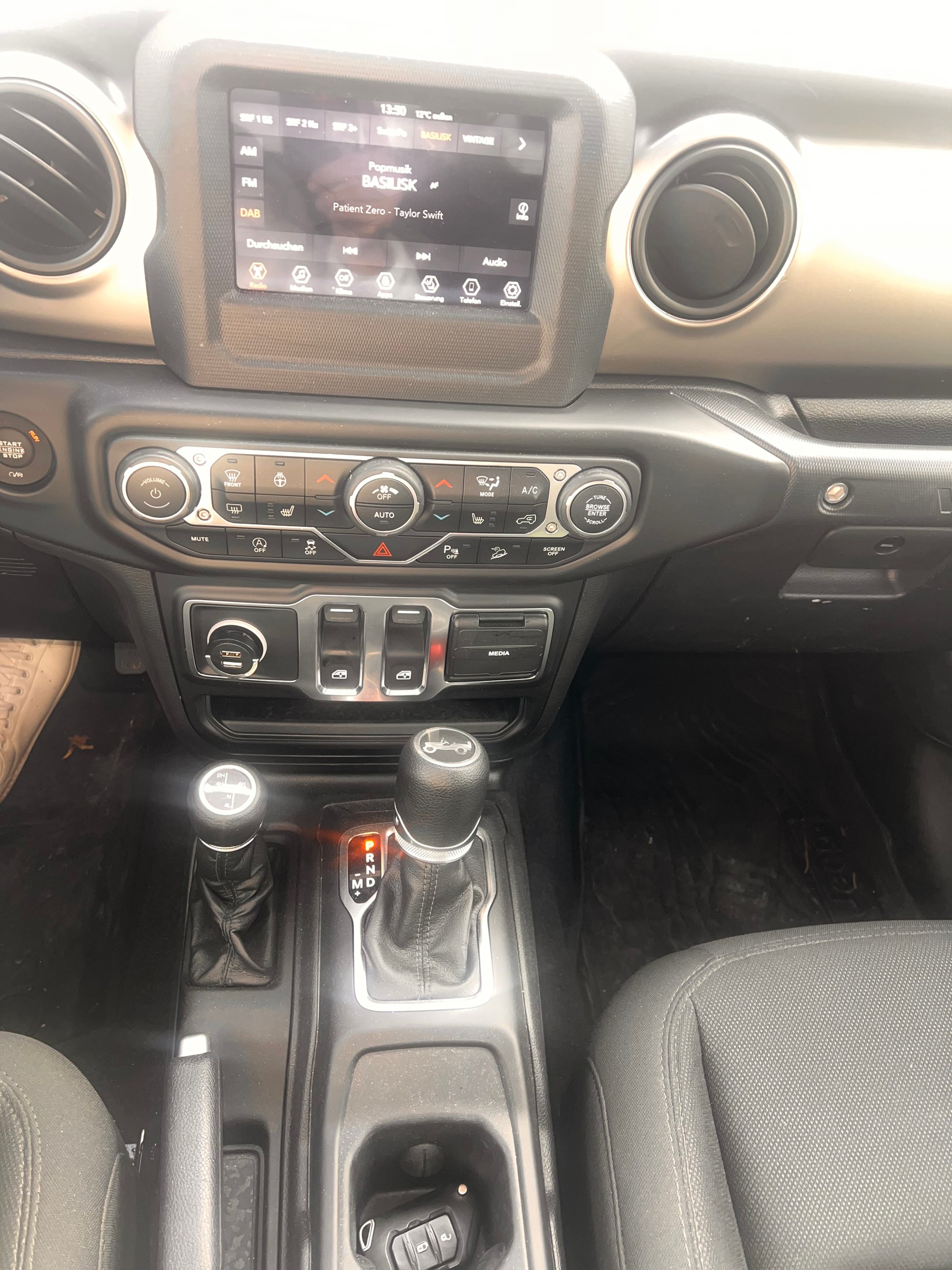 JEEP Wrangler 2.2MJ Sport Automatic-image-7